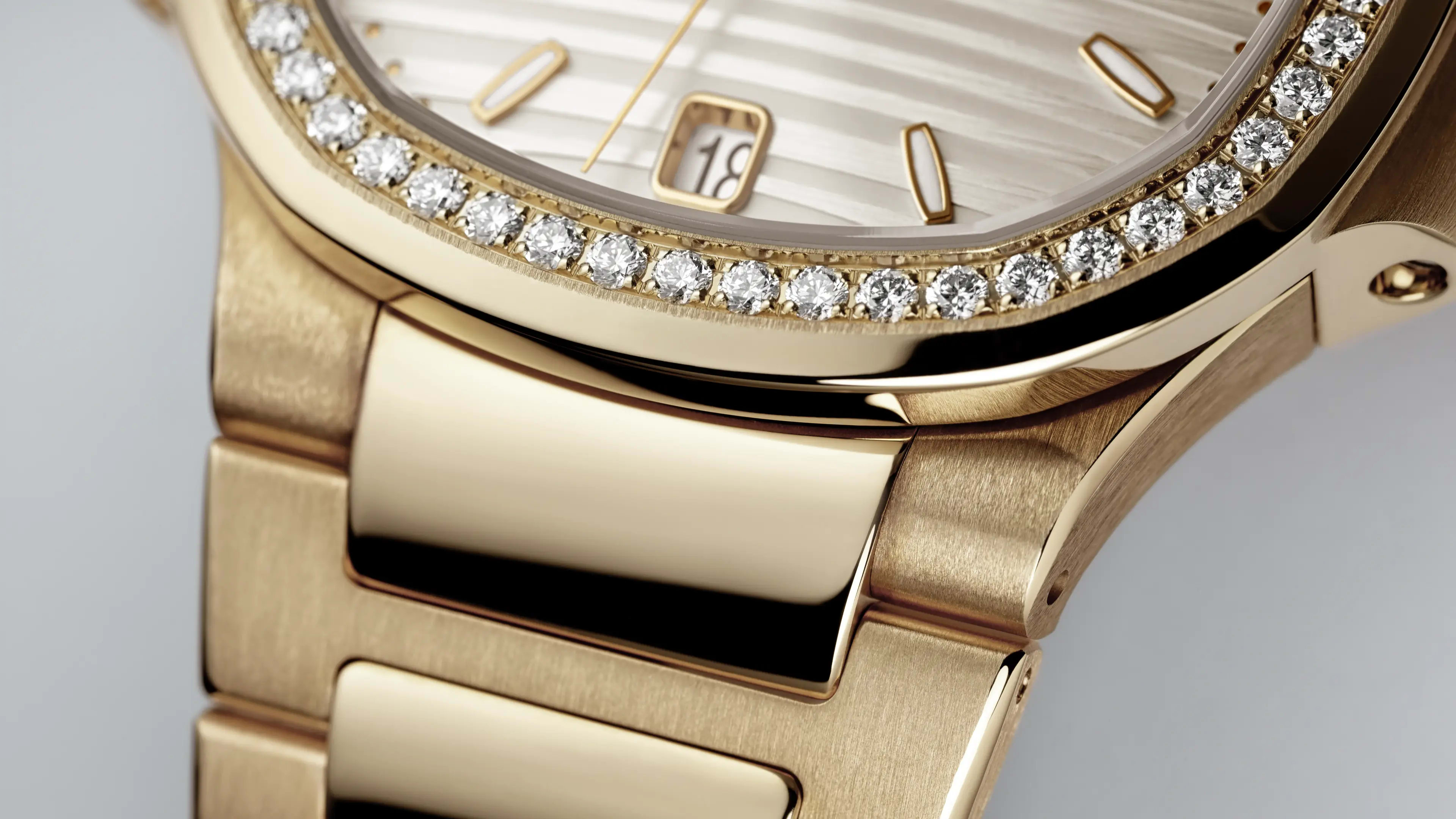 PP_7118_1200R_001_DET_CASE_BRACELET