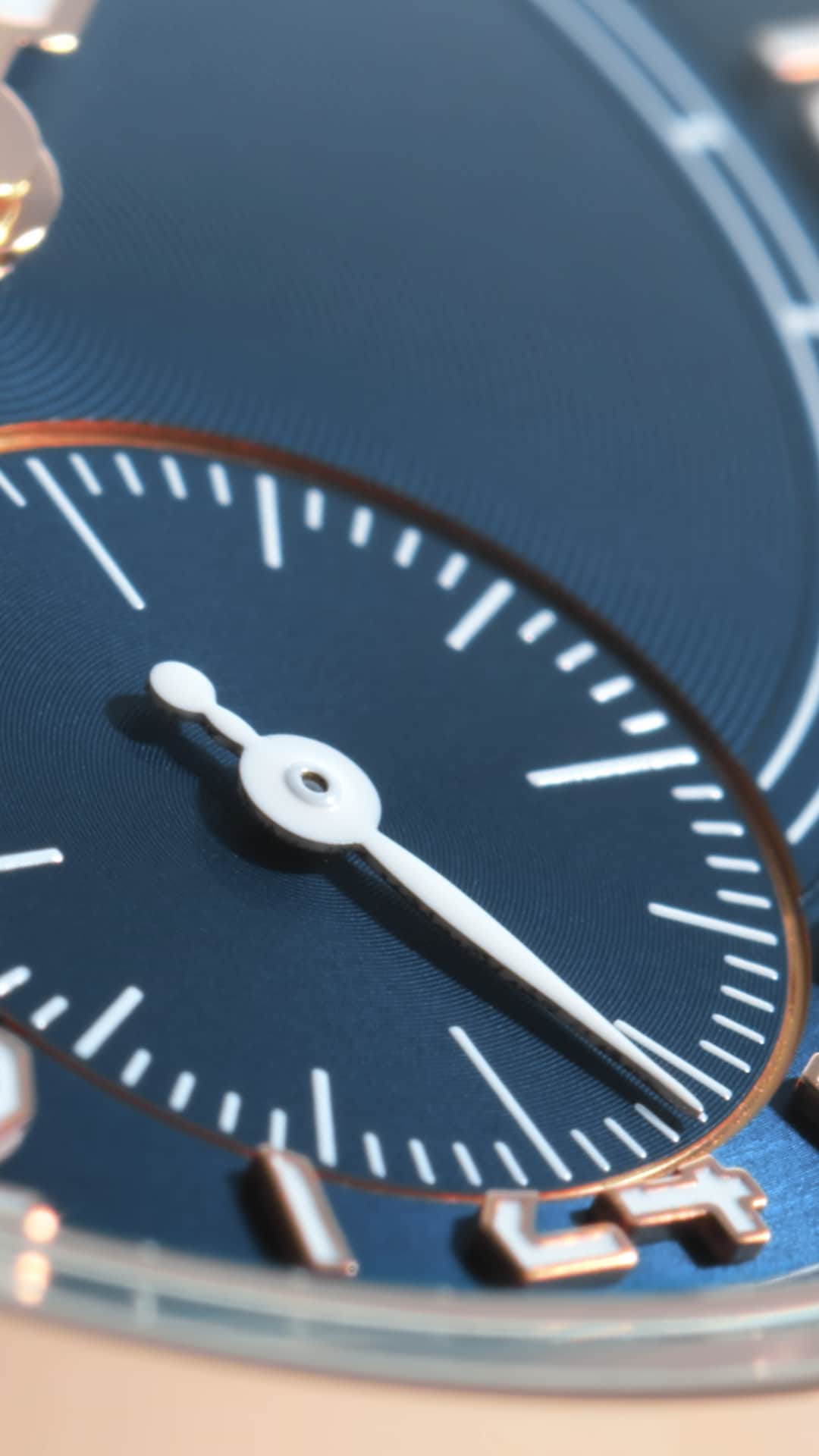 PP_5224R_001_screen_9-16_product-film_poster