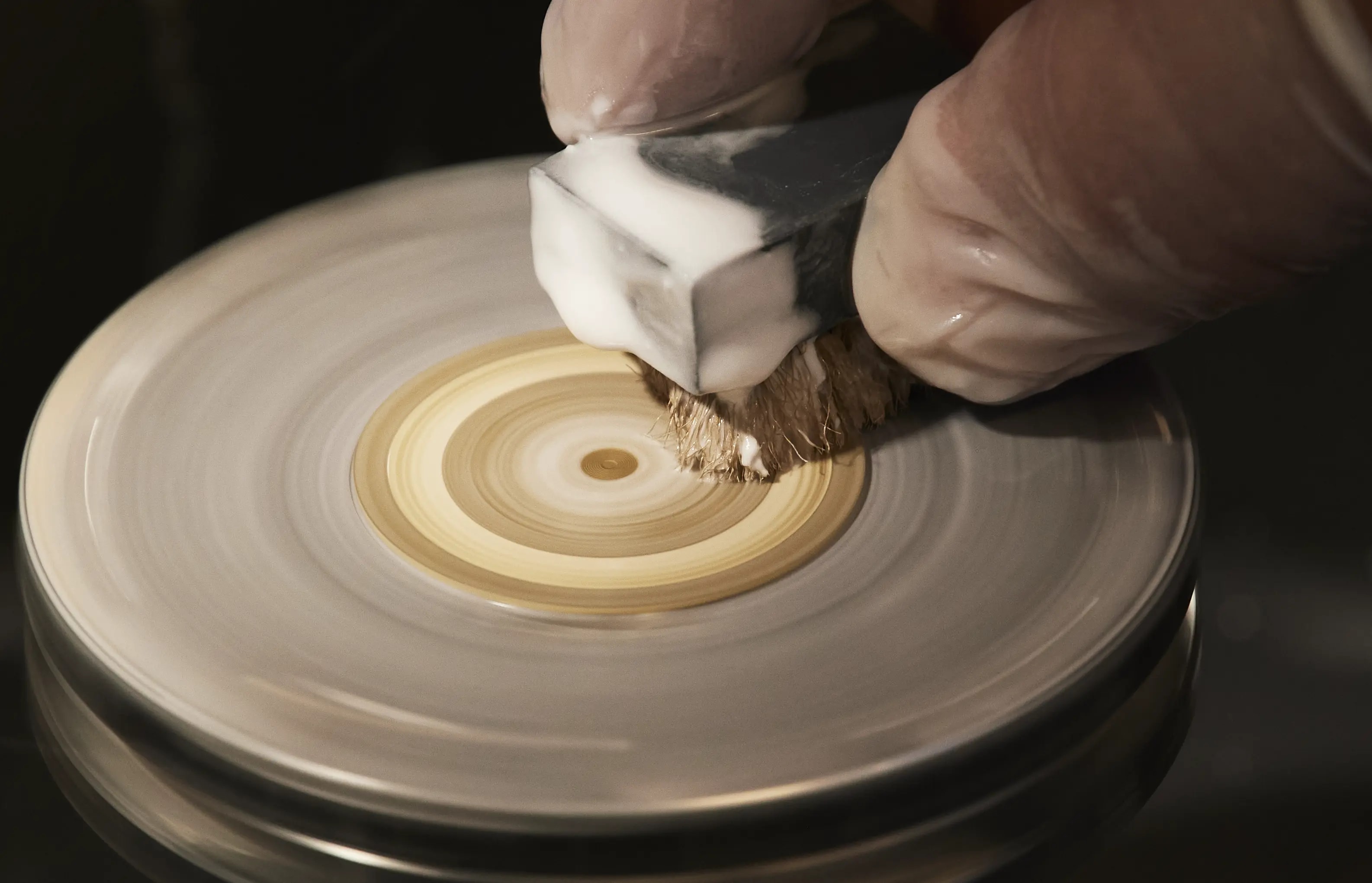PP_5224R-001-dial-fluckiger-satin-brushing-1