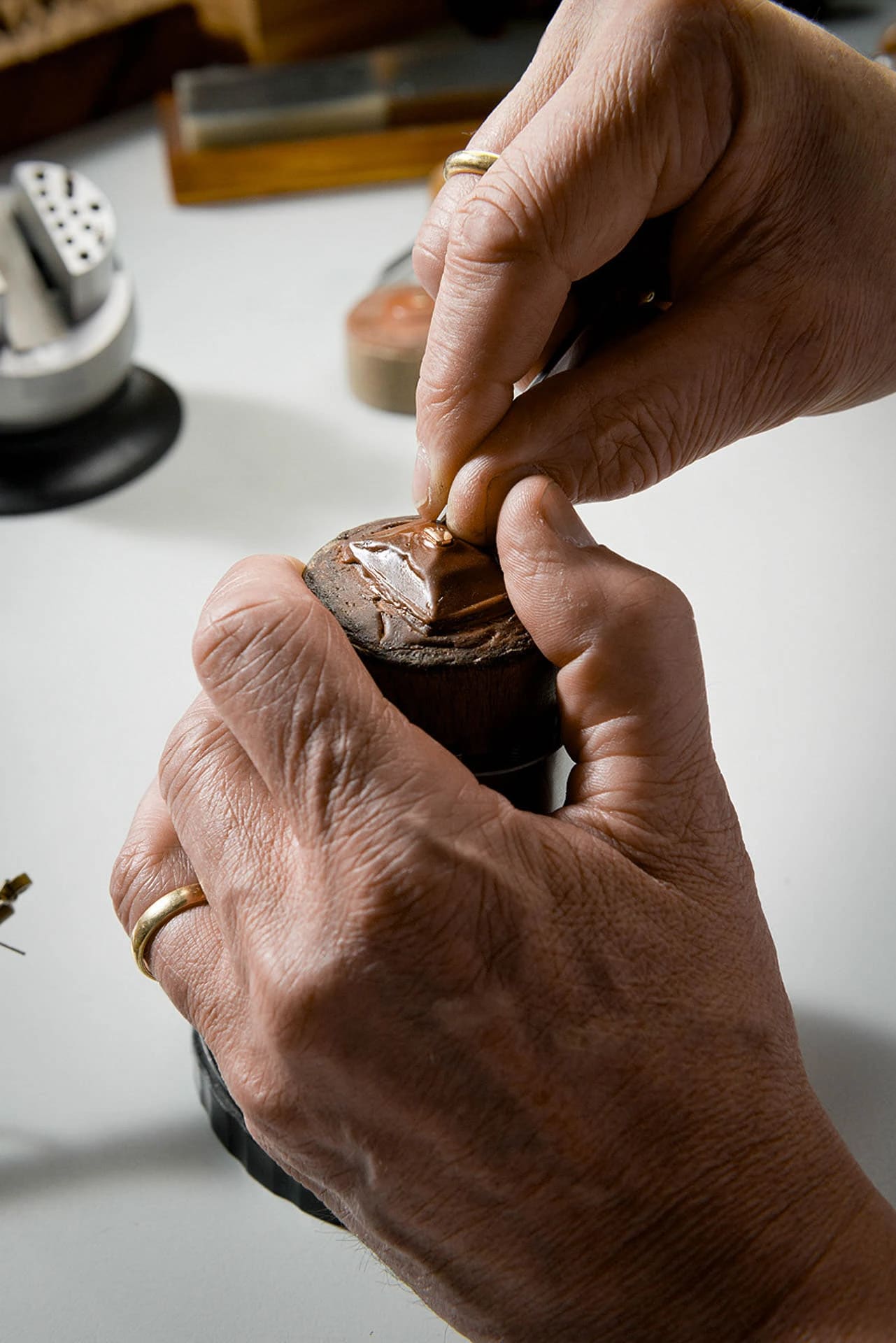 PP_rare-handcrafts-hand-engraving-burin-11