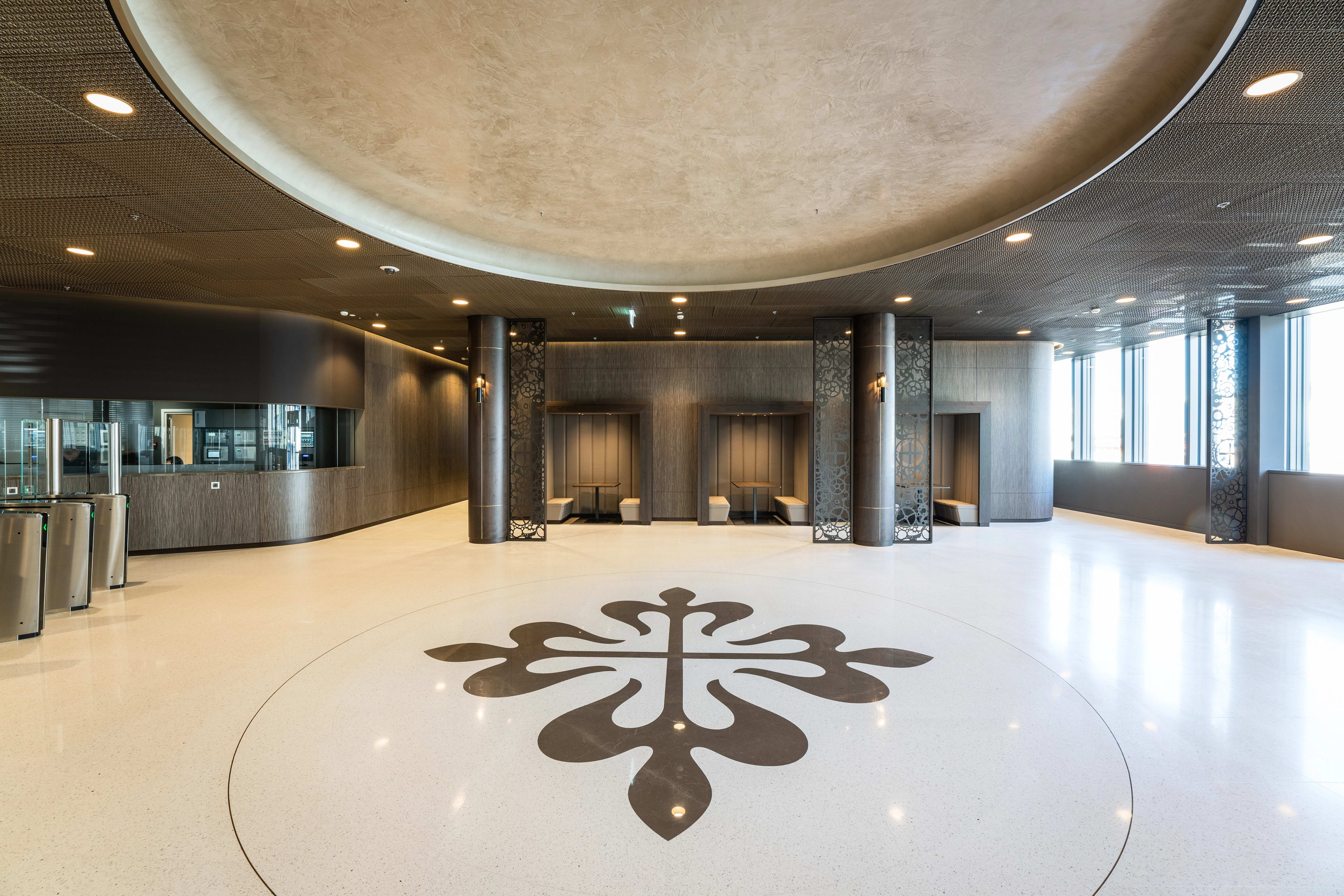 pp-manufacture-pp6-entrance-interior-calatrava-cross-symbol