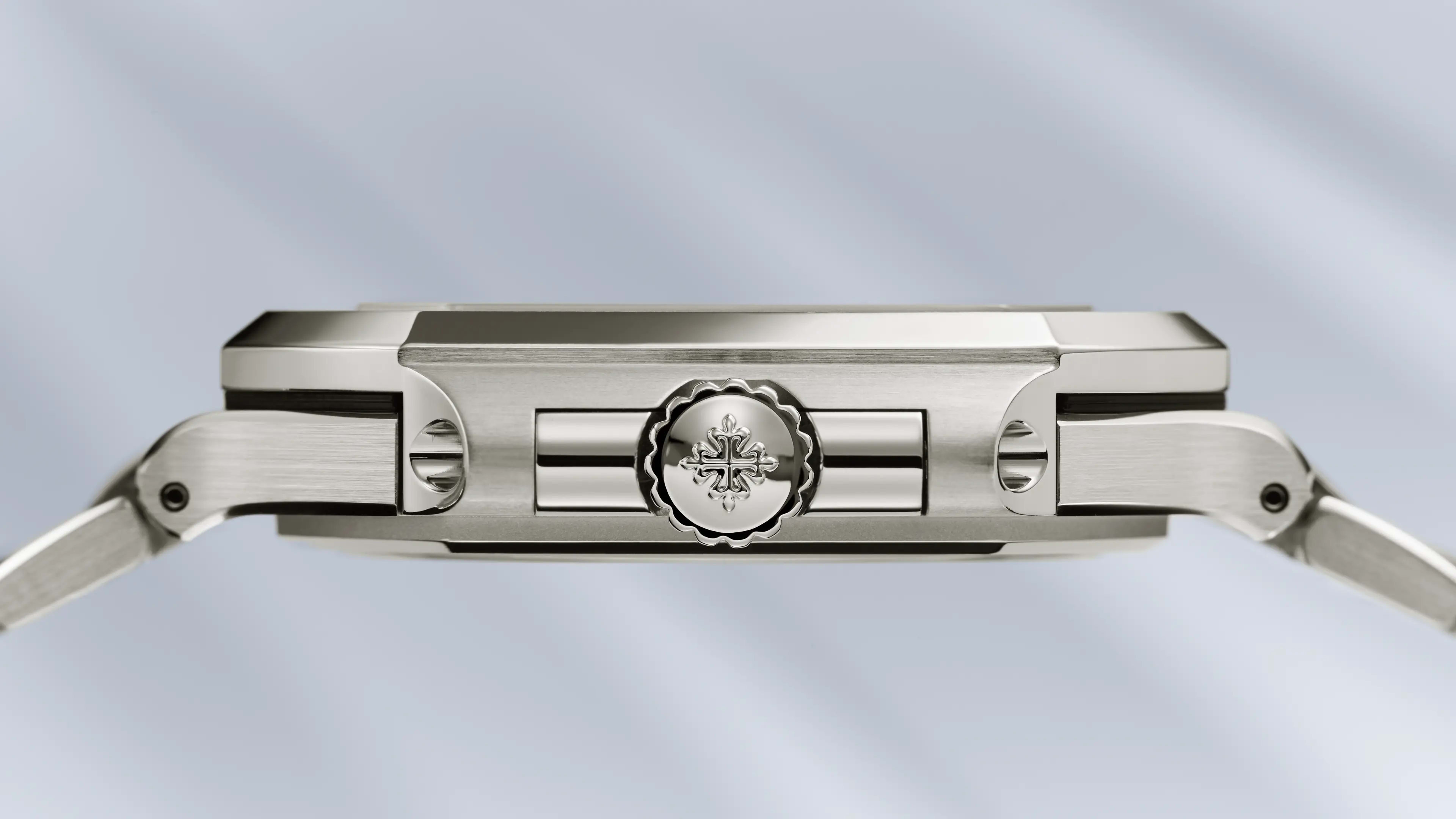 PP_7128_1G_001_DET_CASE_CROWN_02