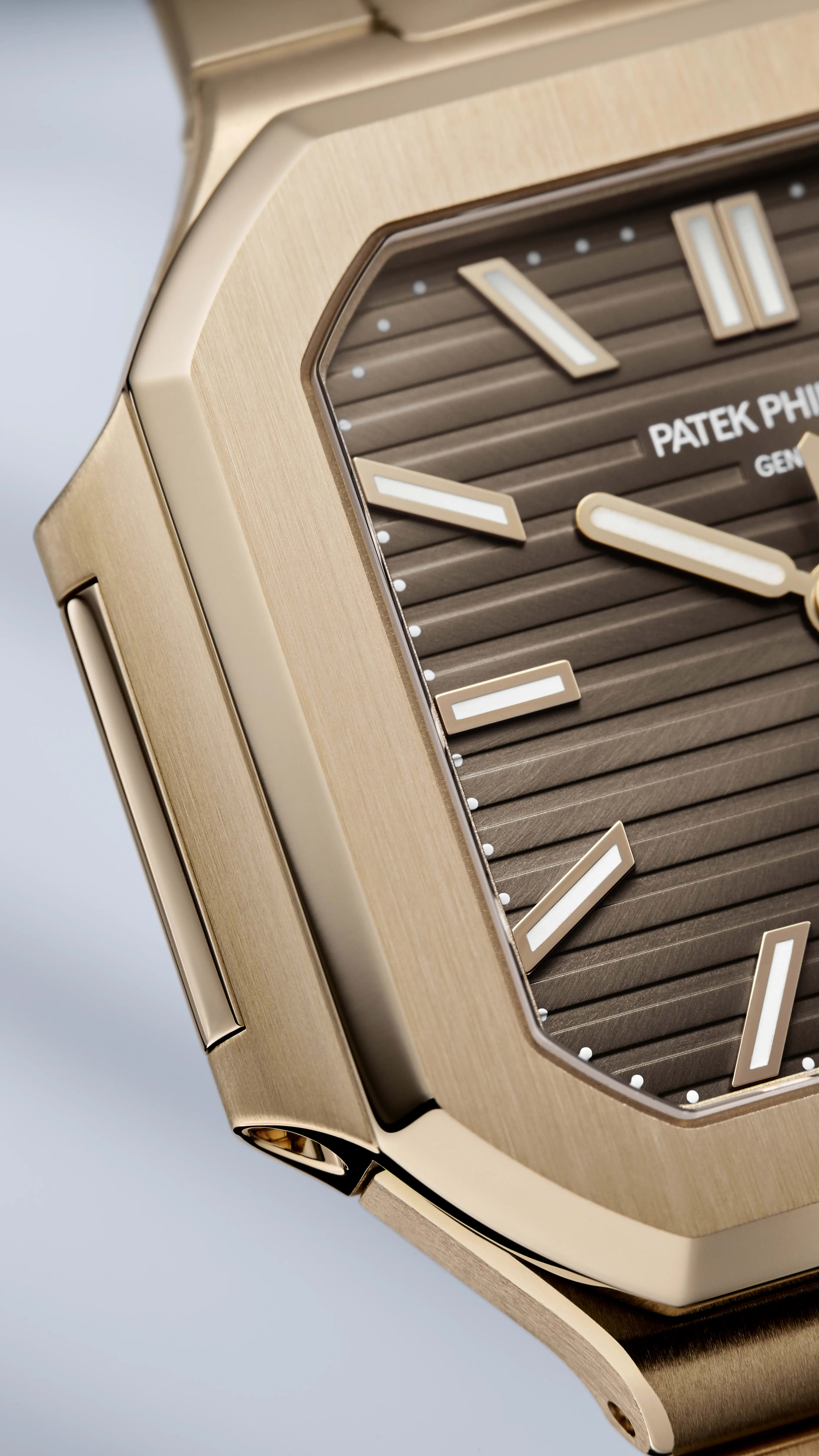 PP_7128_1R_001_DET_CASE_DIAL_01