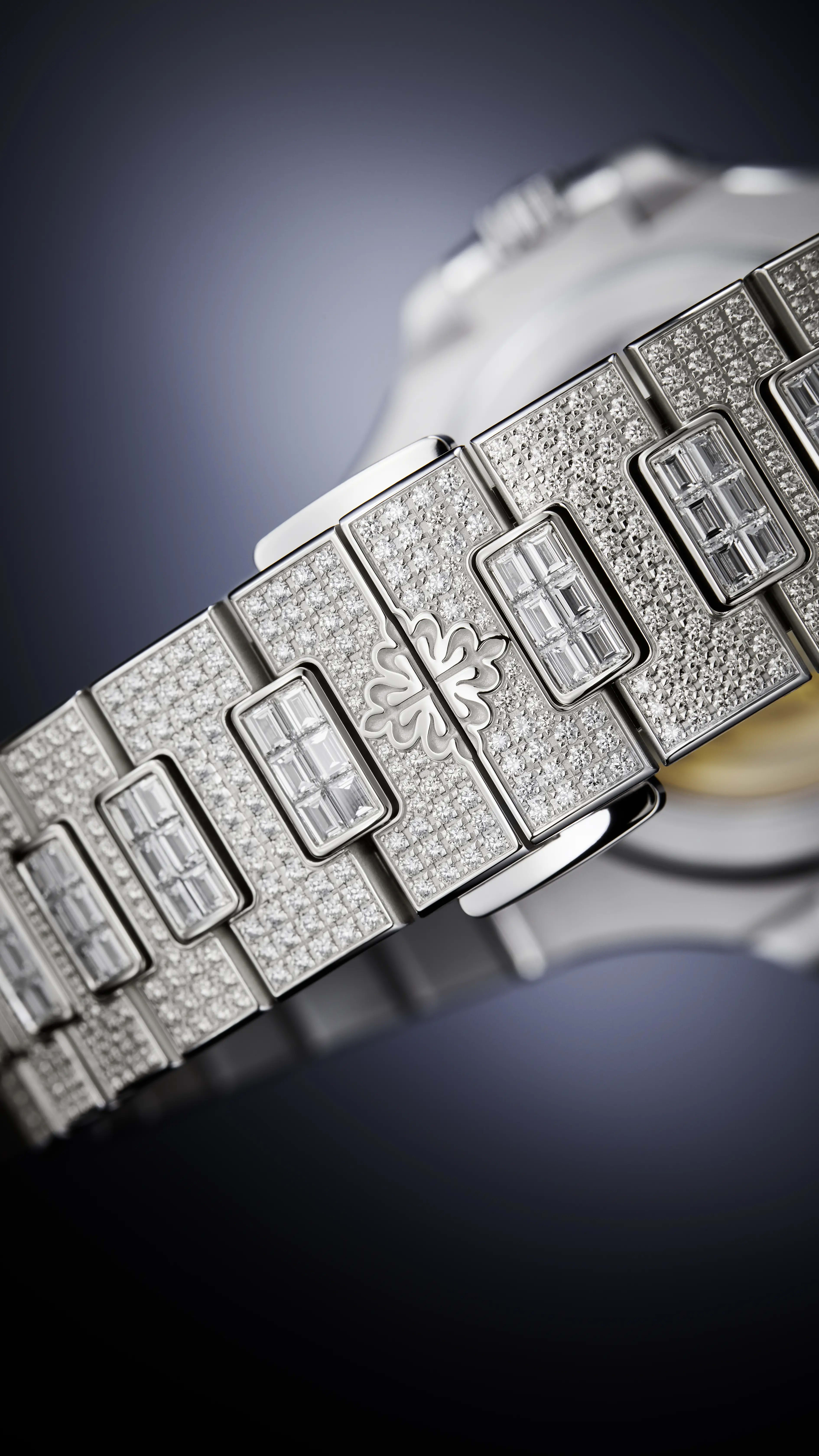 PP_5811_1460G_001_DET_BRACELET_01