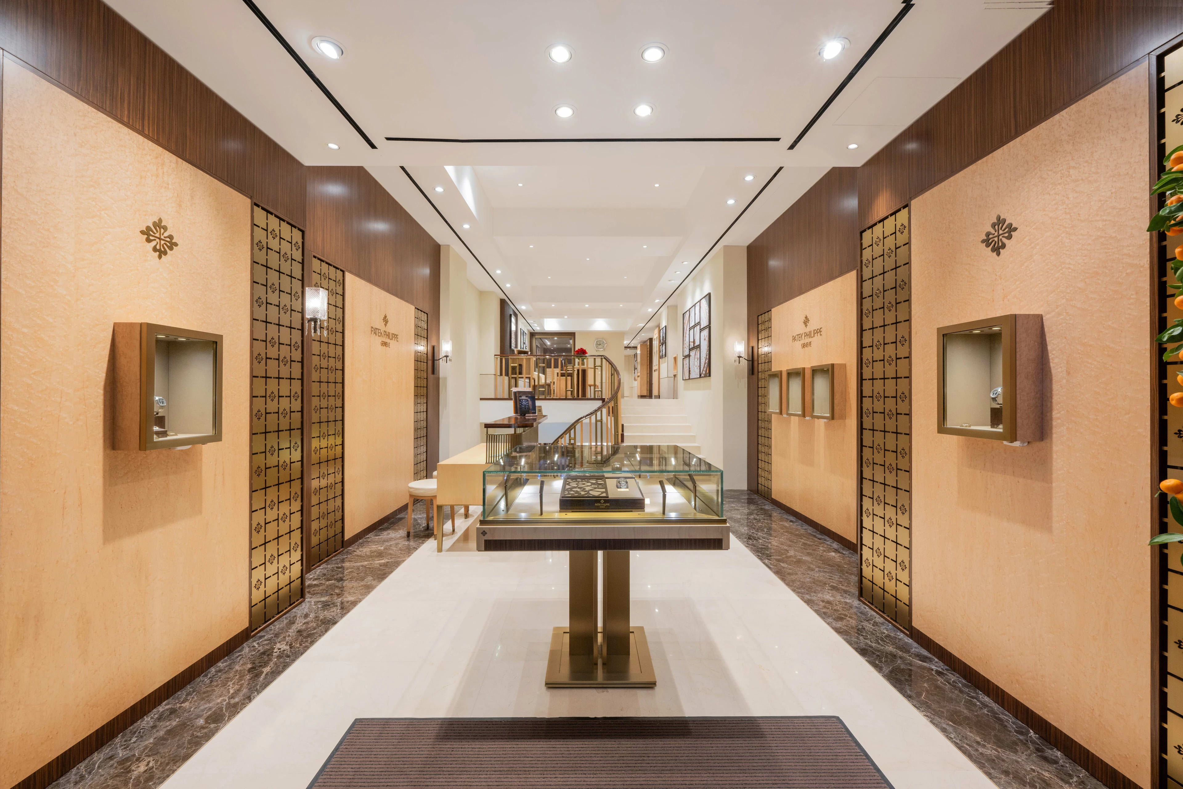 PP_POS_Hong_Kong_SAR_China_Hong_Kong_Queens_Road_Central_Emperor_Watch_&_Jewellery_interior_1