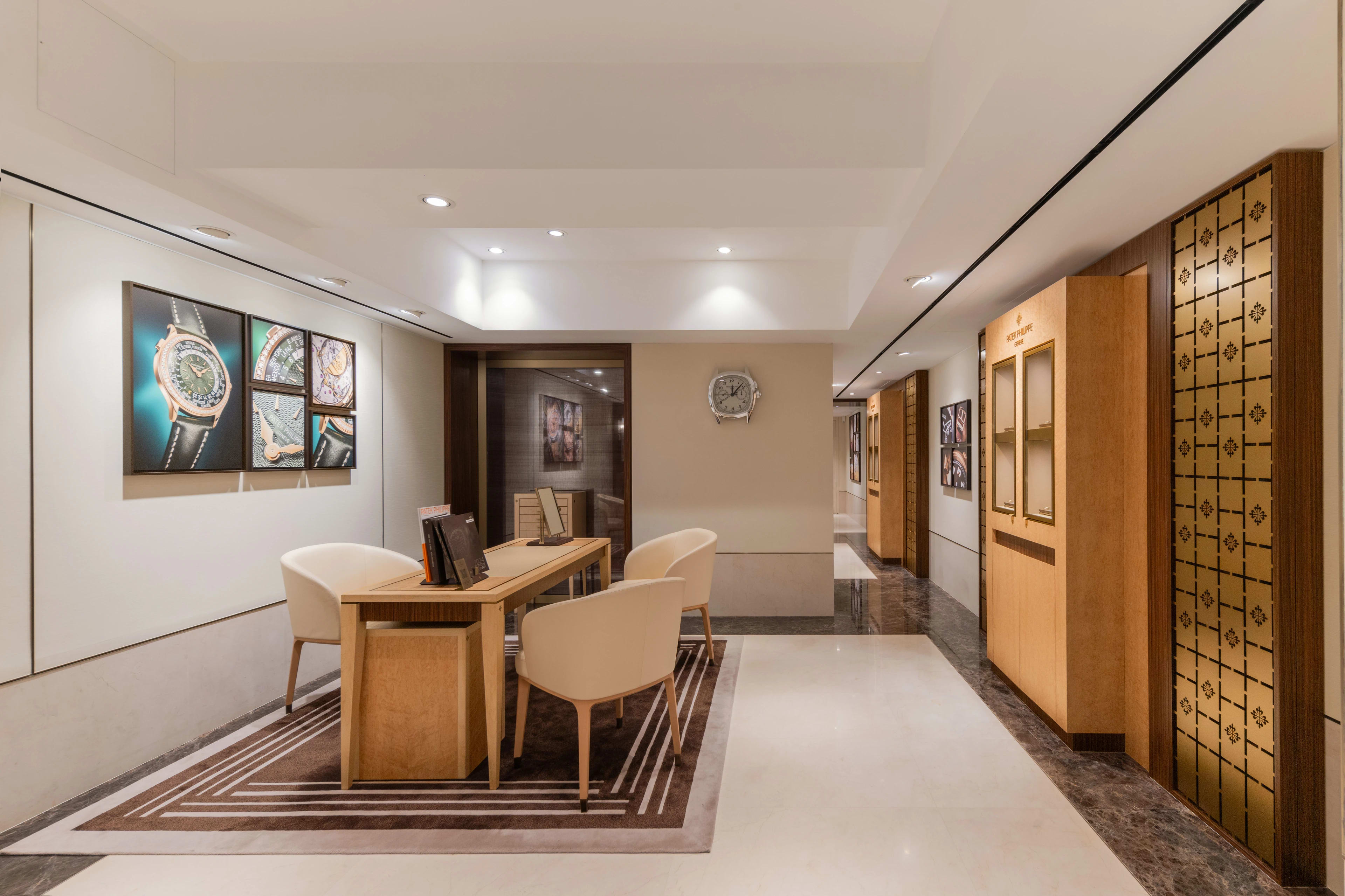 PP_POS_Hong_Kong_SAR_China_Hong_Kong_Queens_Road_Central_Emperor_Watch_&_Jewellery_interior_2