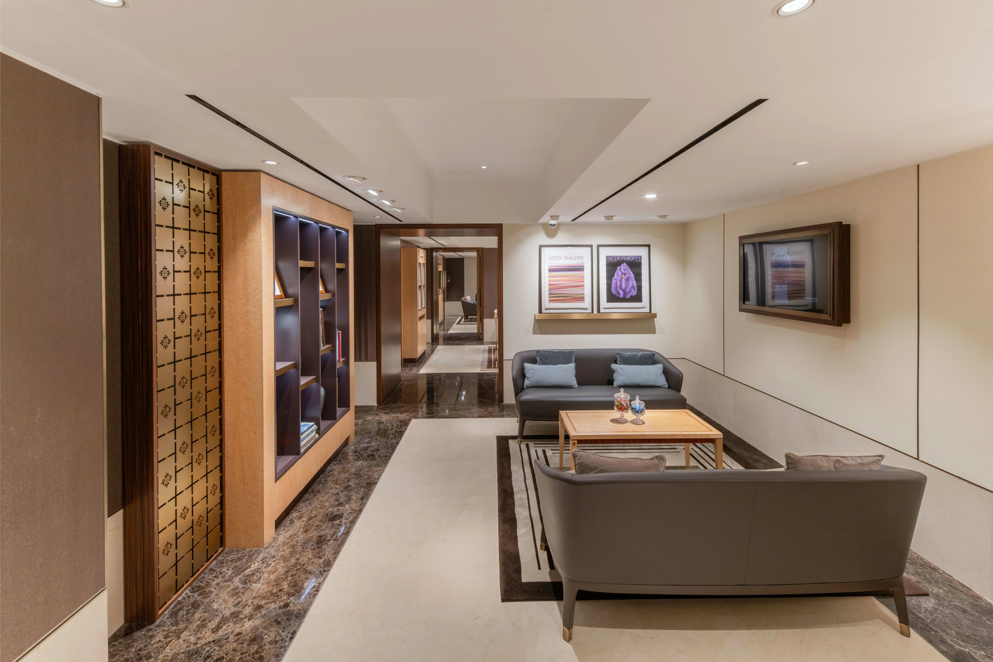 PP_POS_Hong_Kong_SAR_China_Hong_Kong_Queens_Road_Central_Emperor_Watch_&_Jewellery_interior_4