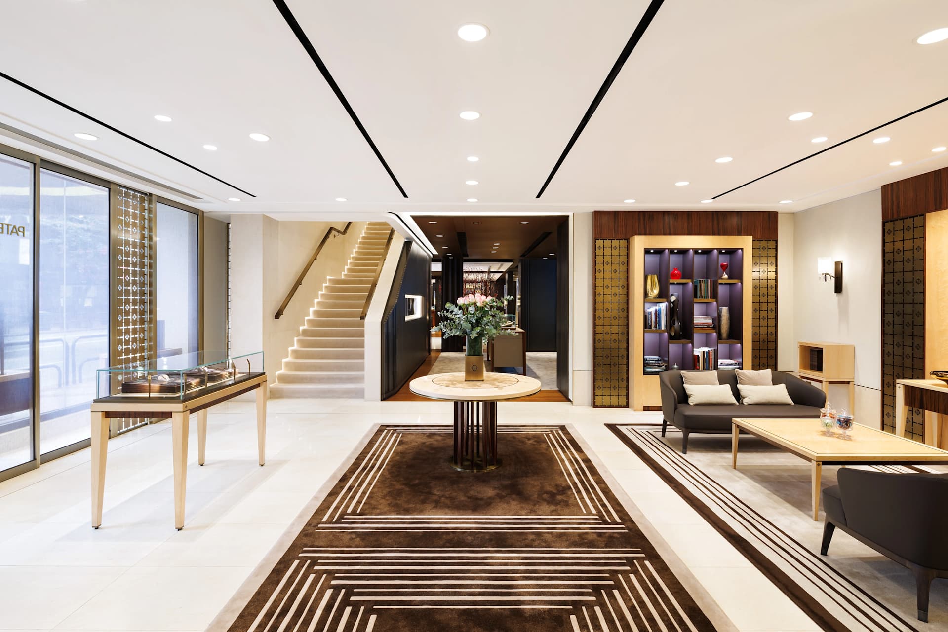 PP_POS_Hong_Kong_SAR_China_Kowloon_Europe_Watch_interior_1