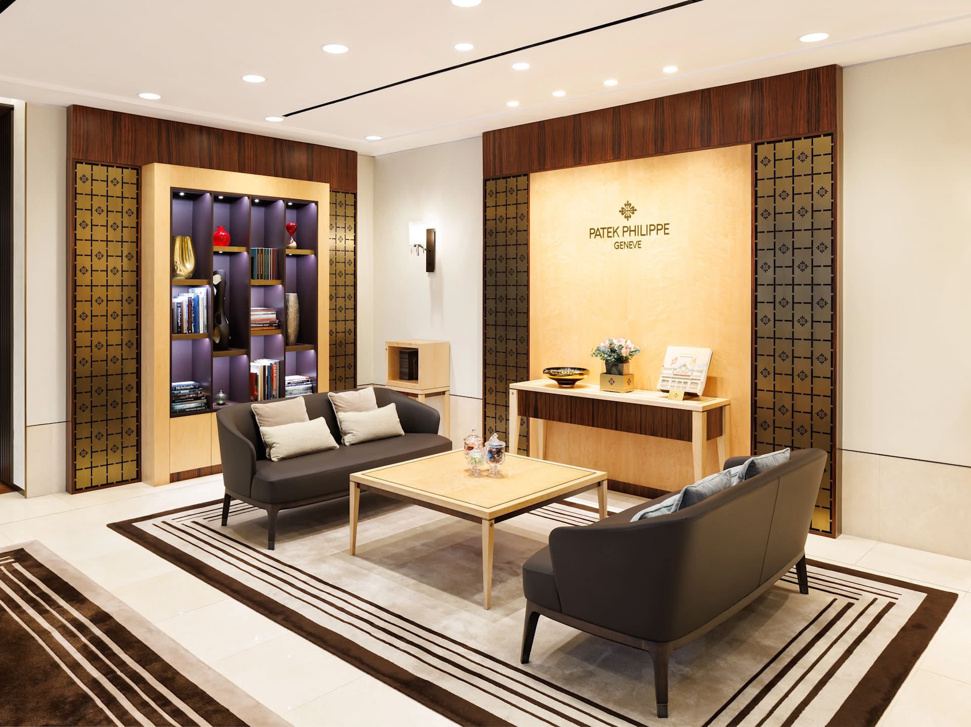 PP_POS_Hong_Kong_SAR_China_Kowloon_Europe_Watch_interior_2