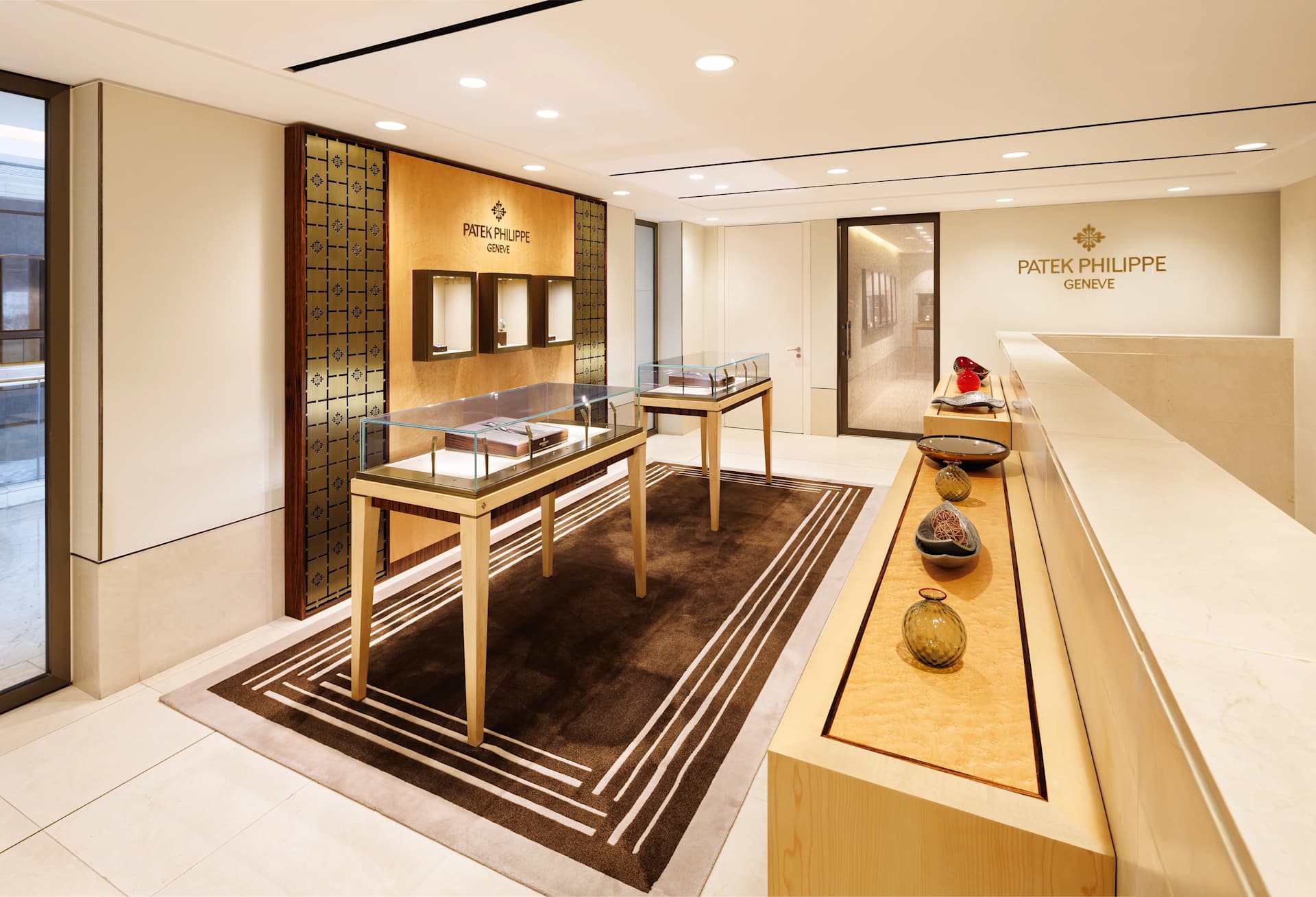 PP_POS_Hong_Kong_SAR_China_Kowloon_Europe_Watch_interior_3