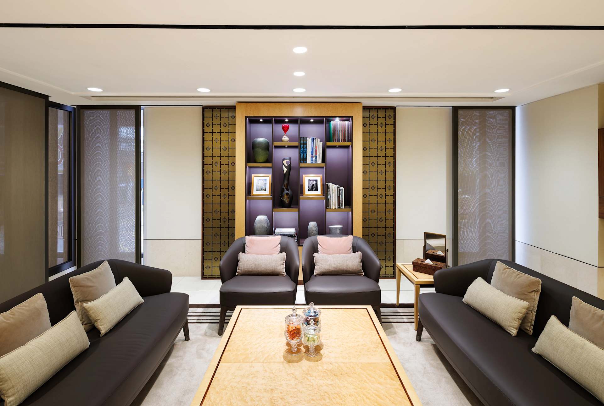 PP_POS_Hong_Kong_SAR_China_Kowloon_Europe_Watch_interior_4