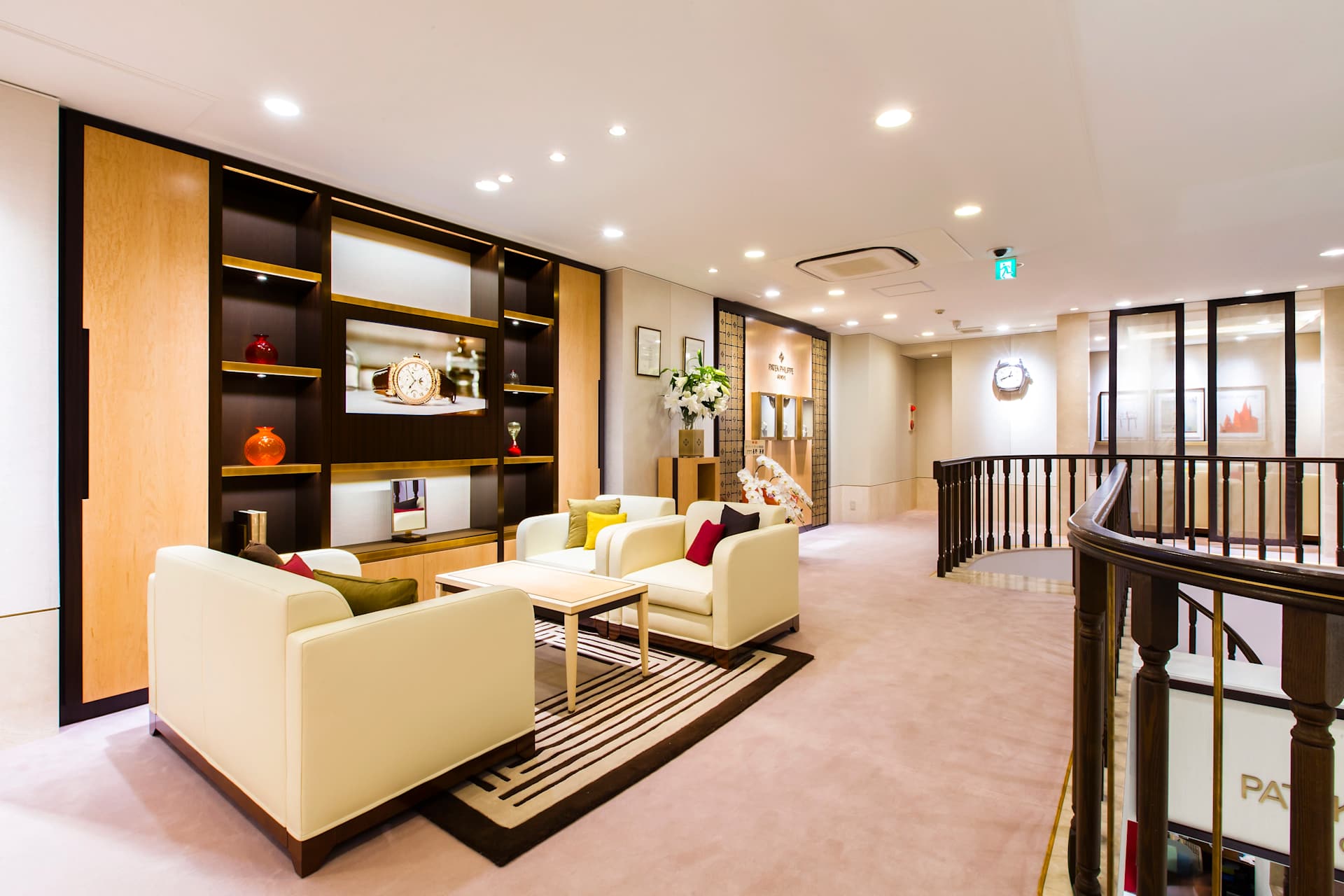 PP_POS_Japan_Hiroshima_Shimomura_Watch_Store_interior_2