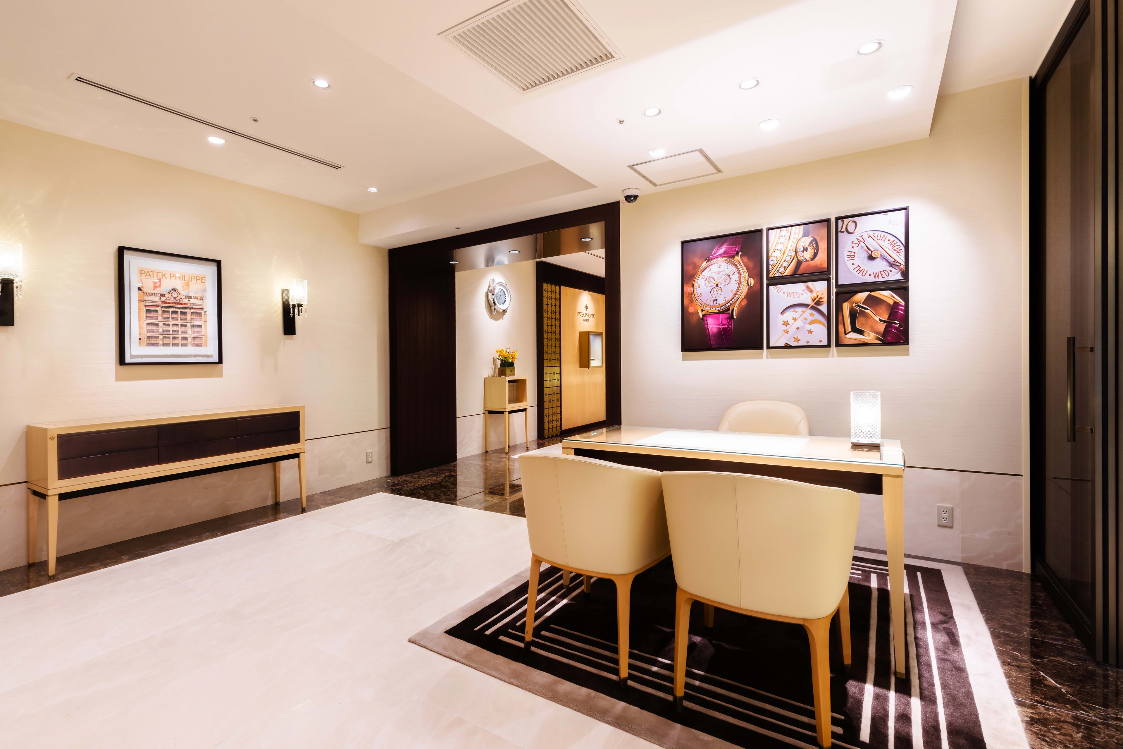 PP_POS_Japan_Tokyo_Mitsukoshi_Dept._Main_Store_interior_2