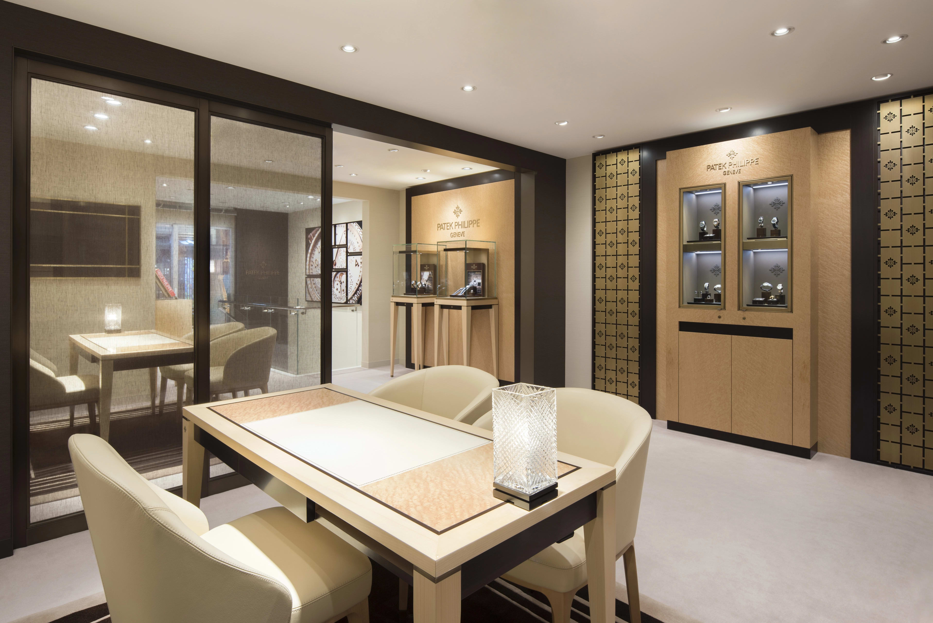 PP_POS_Japan_Tokyo_Yoshida_Watch_Store_interior_1