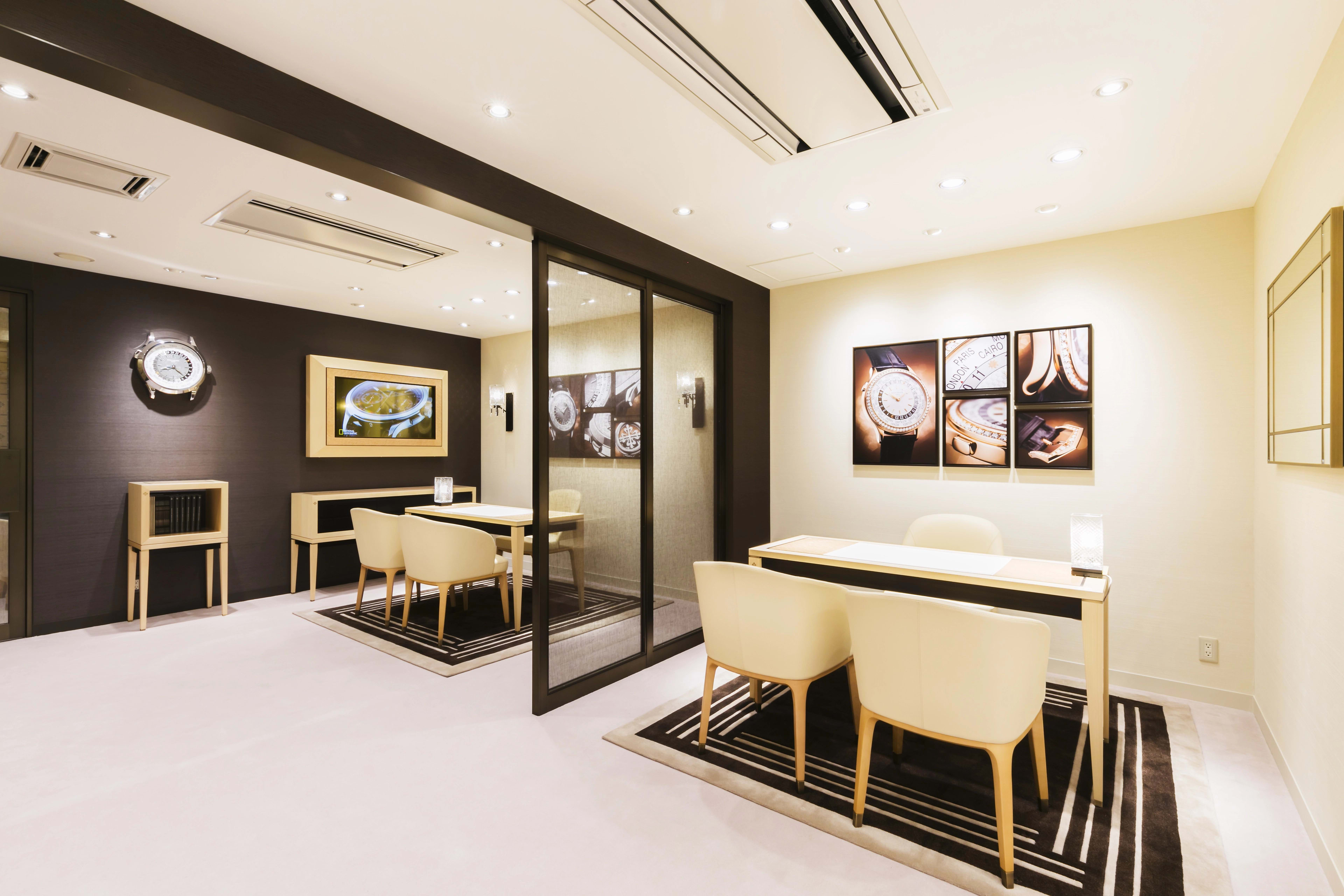 PP_POS_Japan_Tokyo_Yoshida_Watch_Store_interior_2