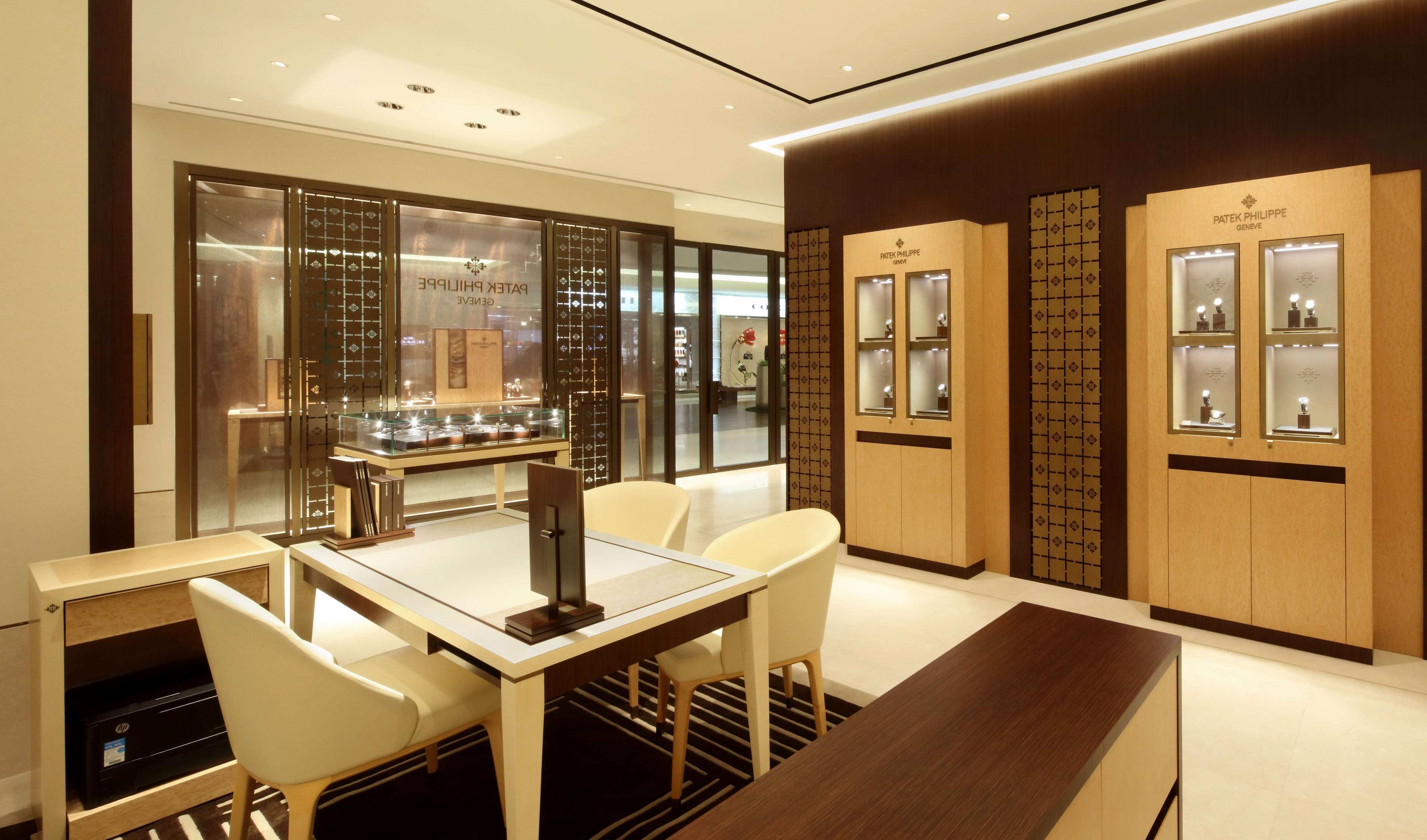 PP_POS_Malaysia_Kuala_Lumpur_Gardens_Mall_The_Hour_Glass_interior_1