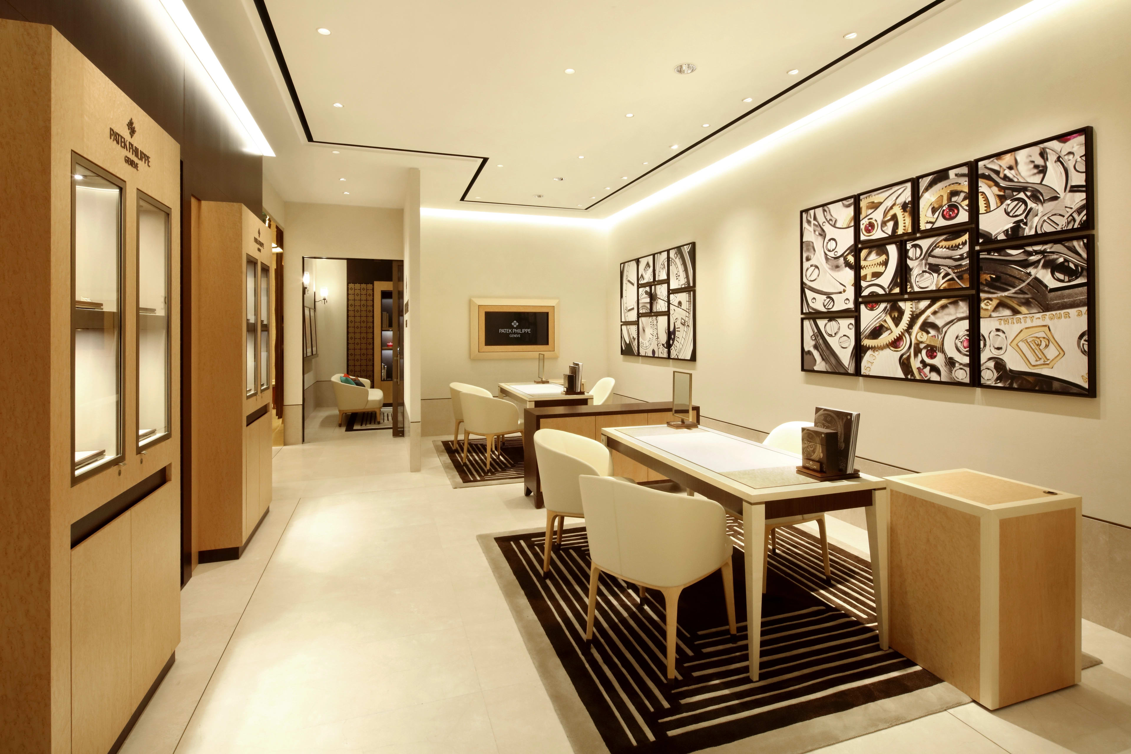 PP_POS_Malaysia_Kuala_Lumpur_Gardens_Mall_The_Hour_Glass_interior_2