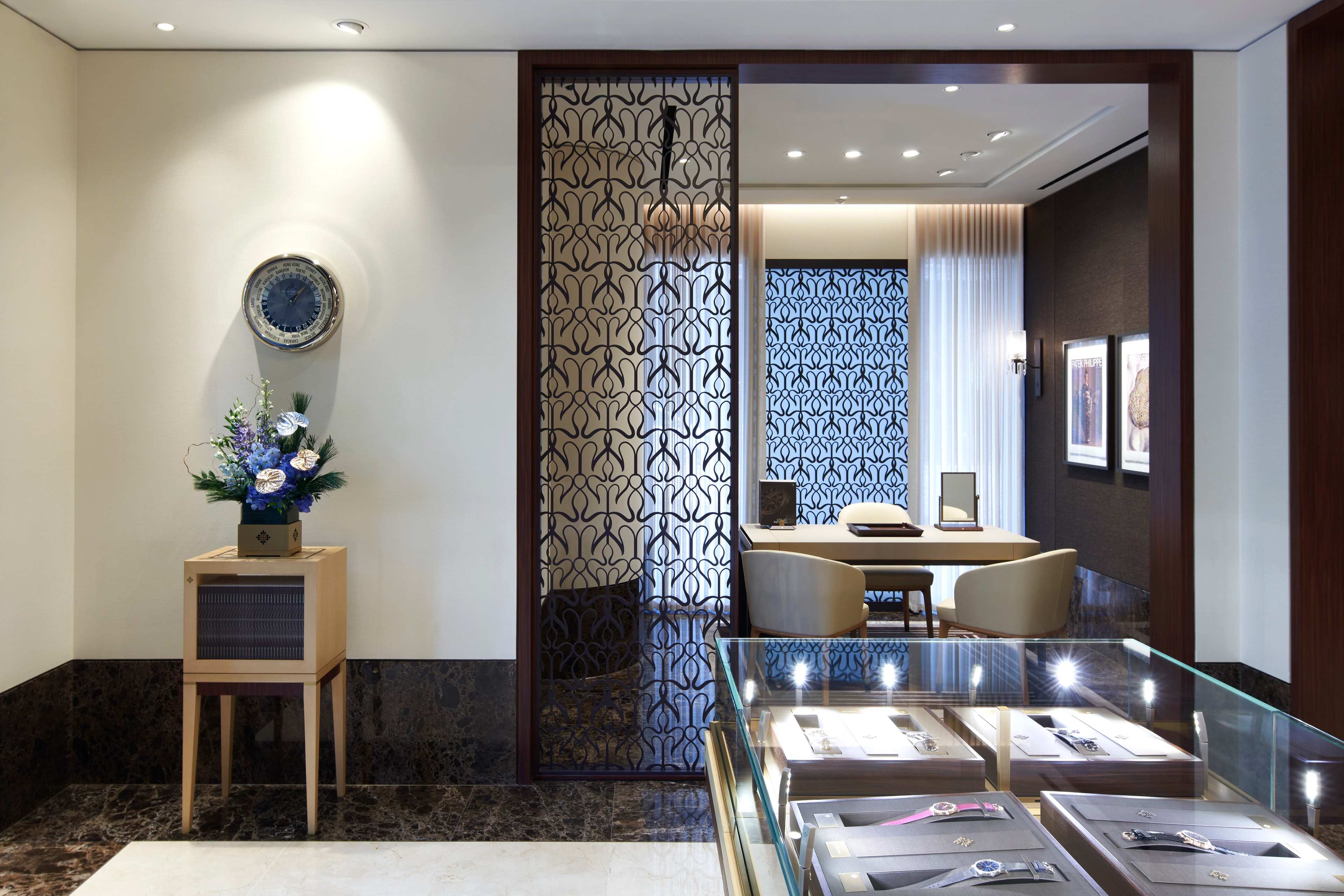 PP_POS_Singapore_Tang_Plaza_The_Hour_Glass_interior_2