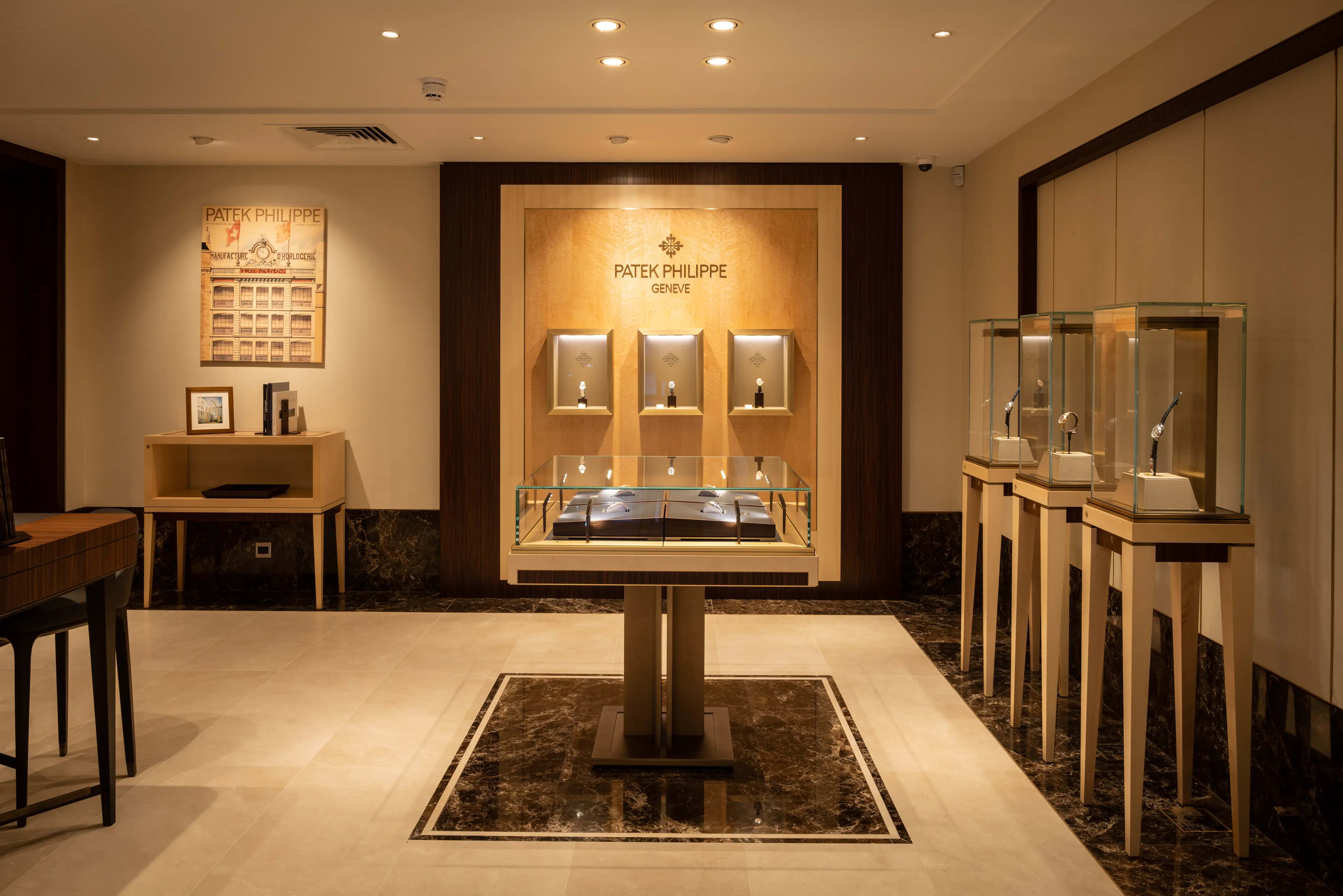 PP_POS_United_Kingdom_Glasgow_Laings_interior_1