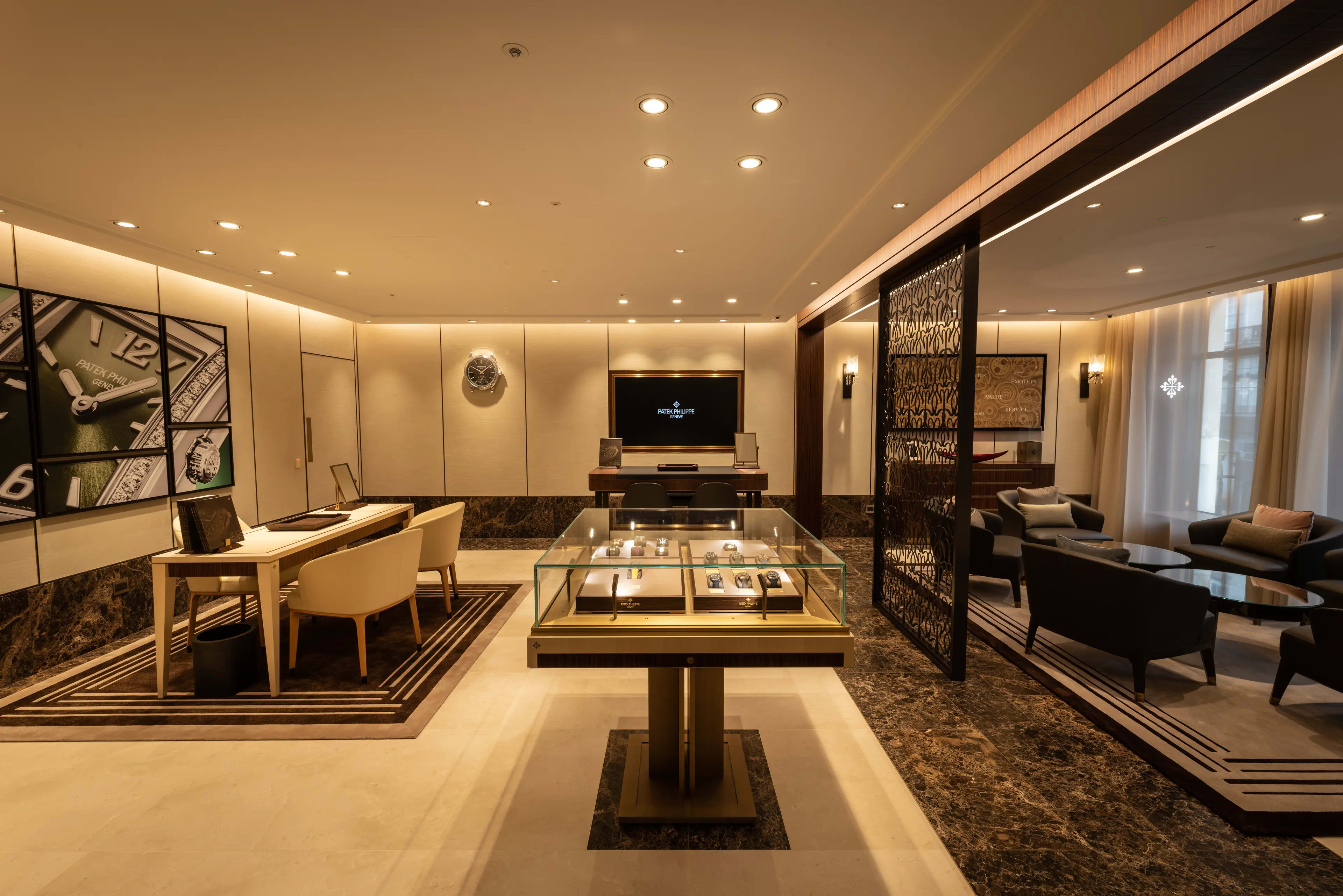 PP_POS_United_Kingdom_London_Watches_of_Switzerland_interior_1