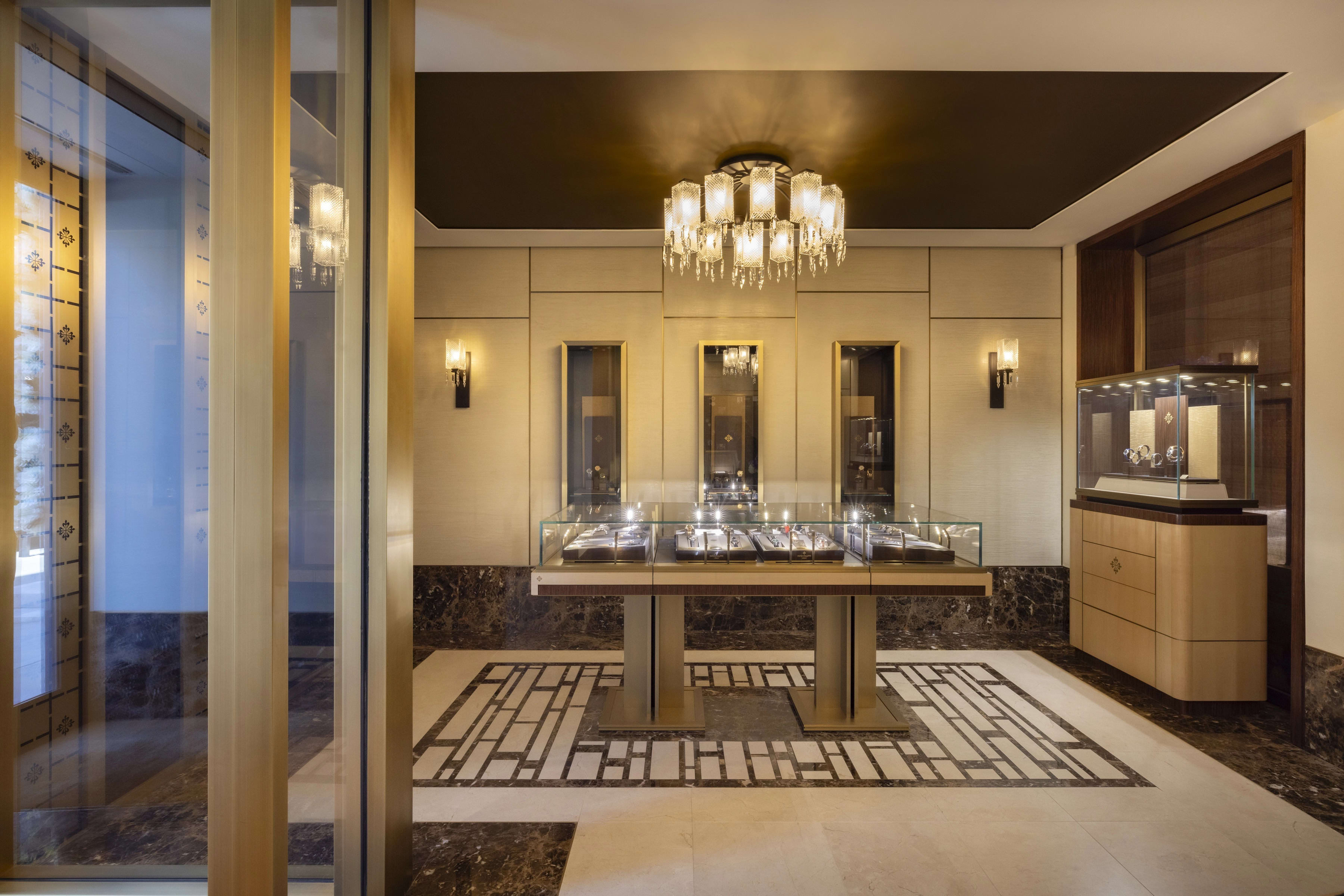 PP_POS_United_States_Boston_Longs_Jewelers_interior_3