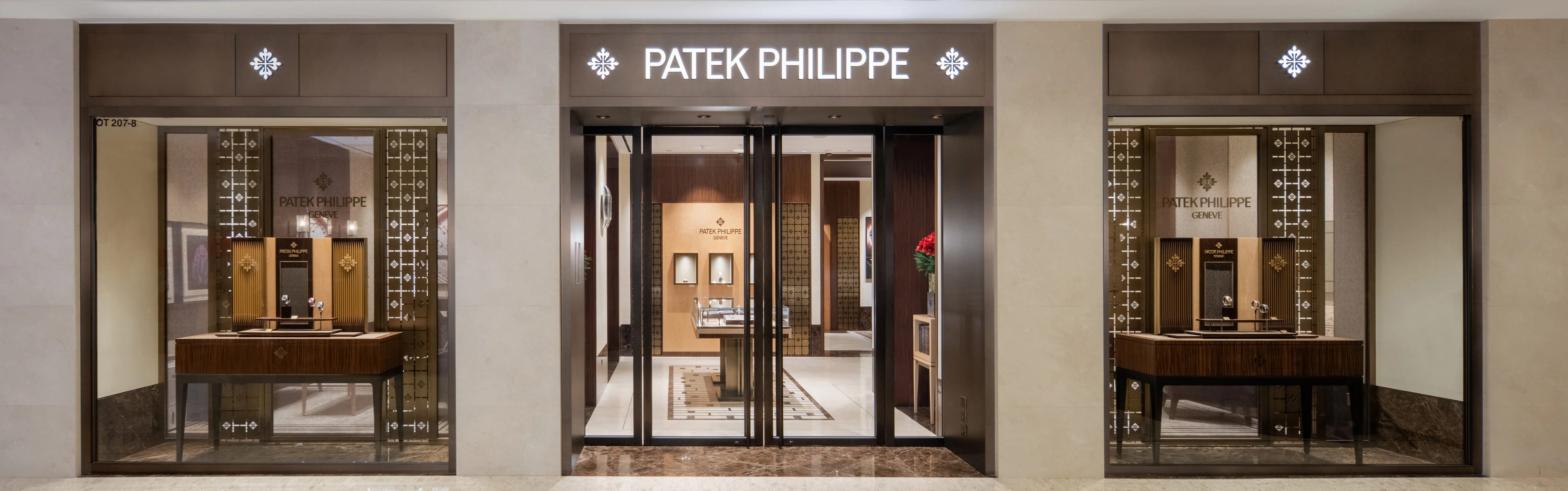 PP_POS_Hong_Kong_SAR_China_Kowloon_Emperor_Watch_&_Jewellery_exterior_VER