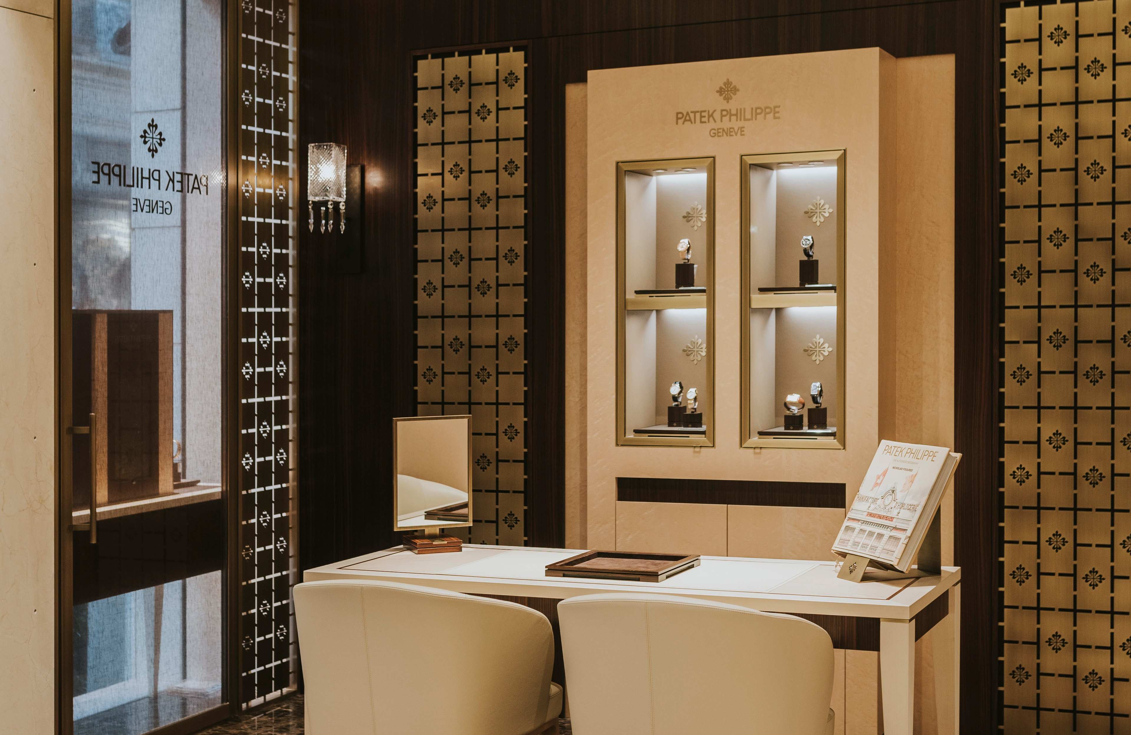 PP_POS_Luxembourg_Goeres_Horlogerie_interior_1