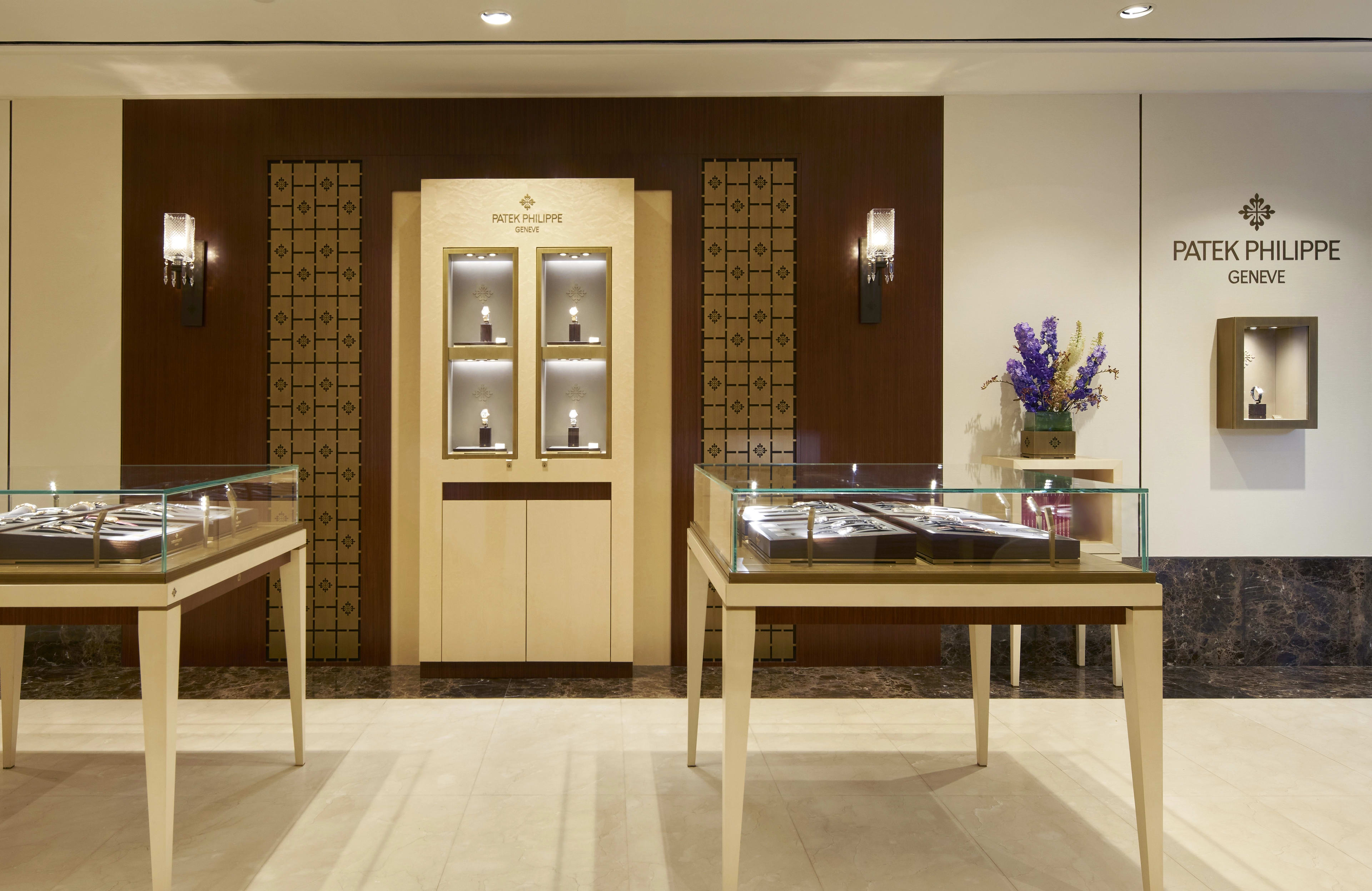 PP_POS_Singapore_Tang_Plaza_The_Hour_Glass_interior_2