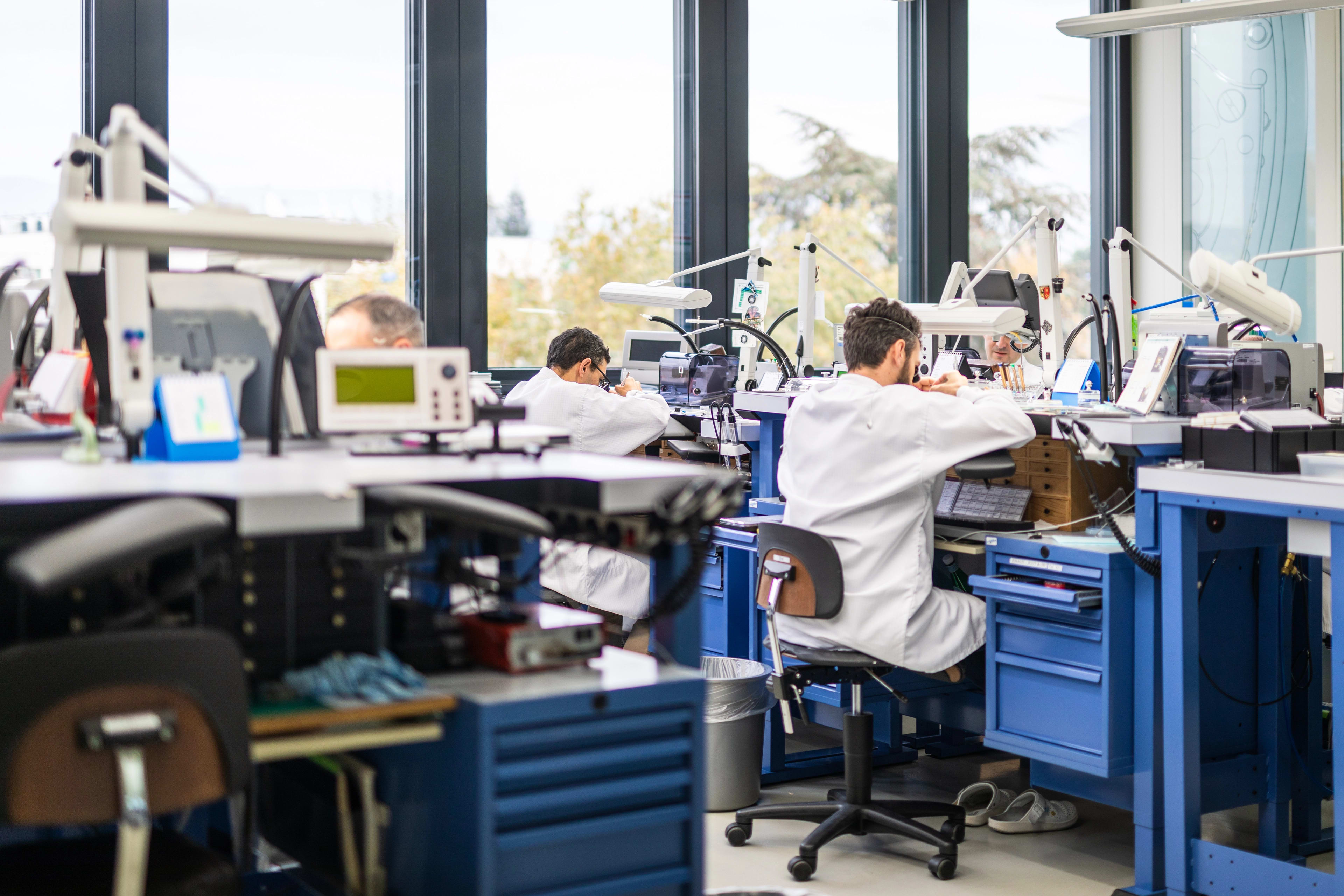PP_workbench_watchmakers_service