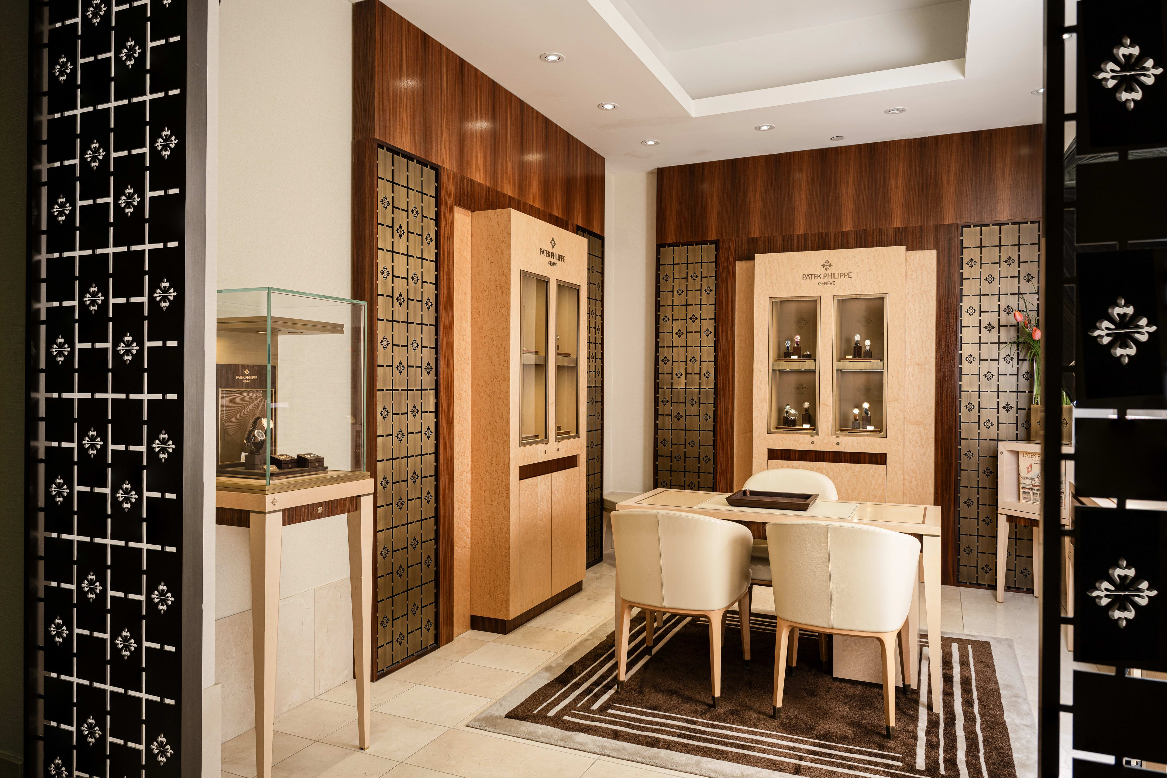 PP_POS_Canada_Toronto_Humberton_Jewellers_interior_2