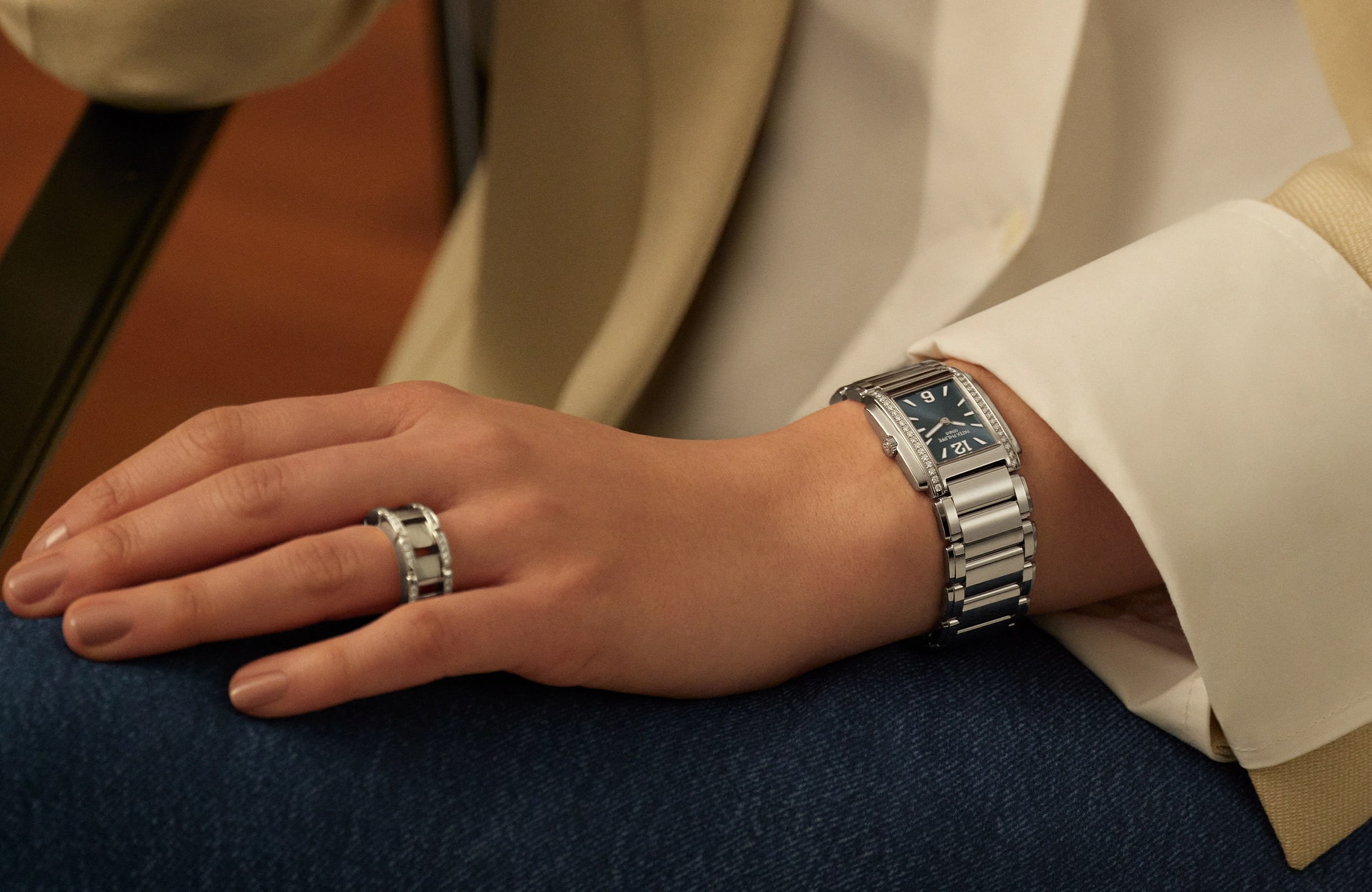 PP_4910_1200A_001_275_97481_GR_530_LIFESTYLE_WRIST_SHOT_HOR