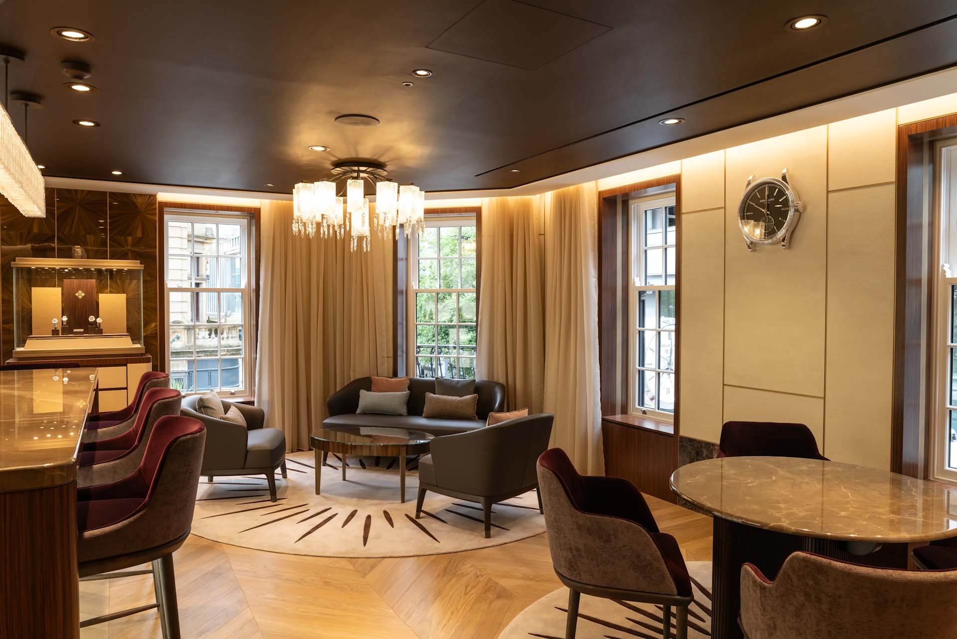 PP_POS_United_Kingdom_Leeds_Albion_Street_Patek_Philippe_Boutique_interior_3
