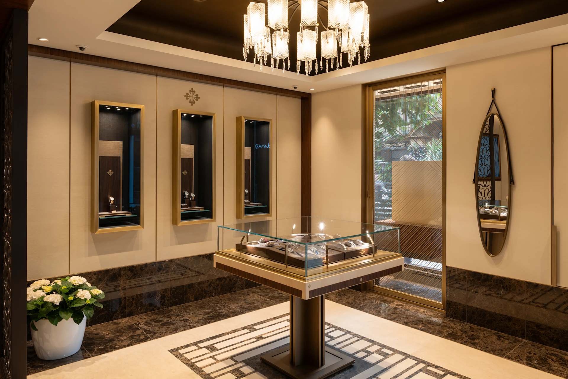 PP_POS_United_Kingdom_Leeds_Albion_Street_Patek_Philippe_Boutique_interior_2