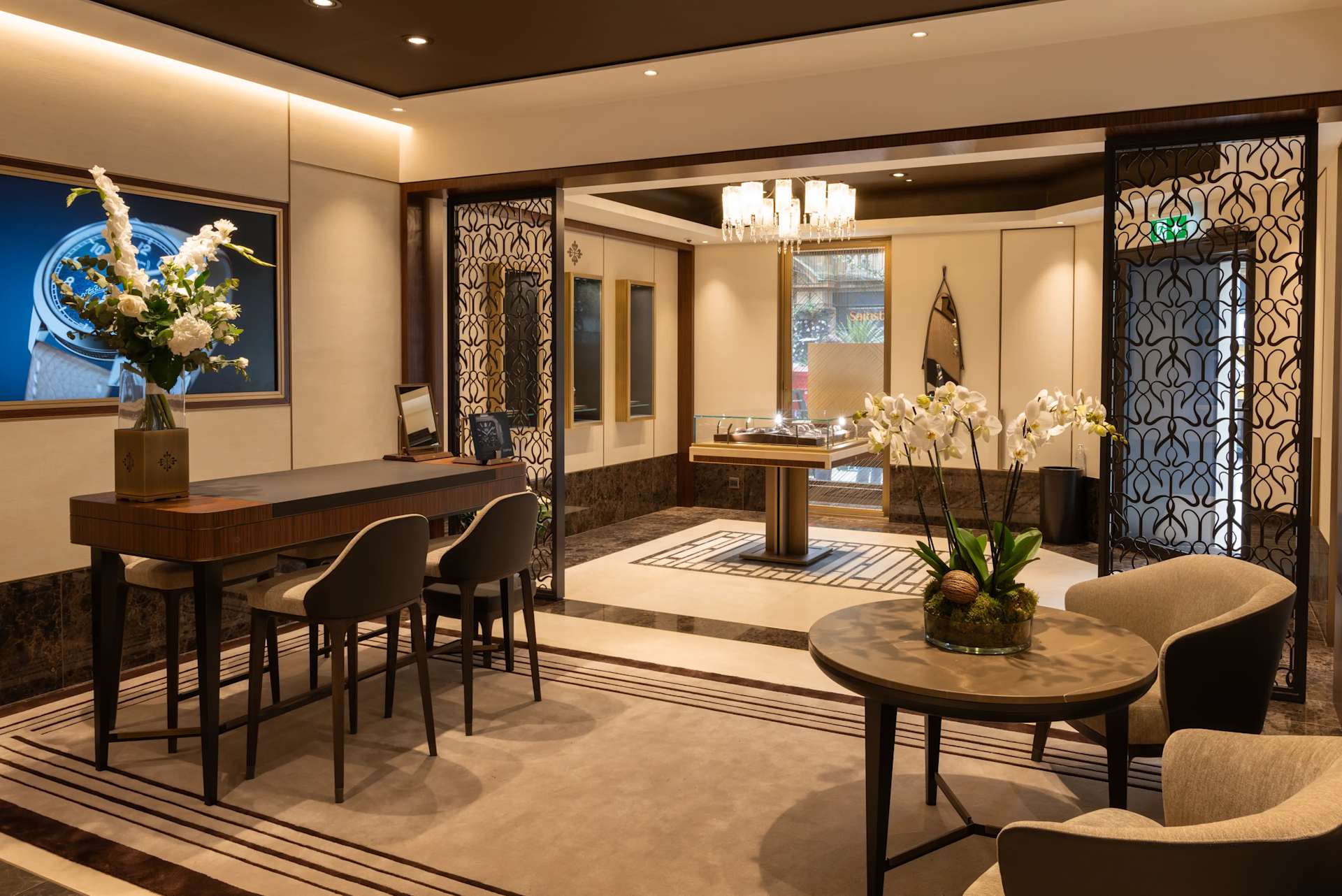 PP_POS_United_Kingdom_Leeds_Albion_Street_Patek_Philippe_Boutique_interior_1