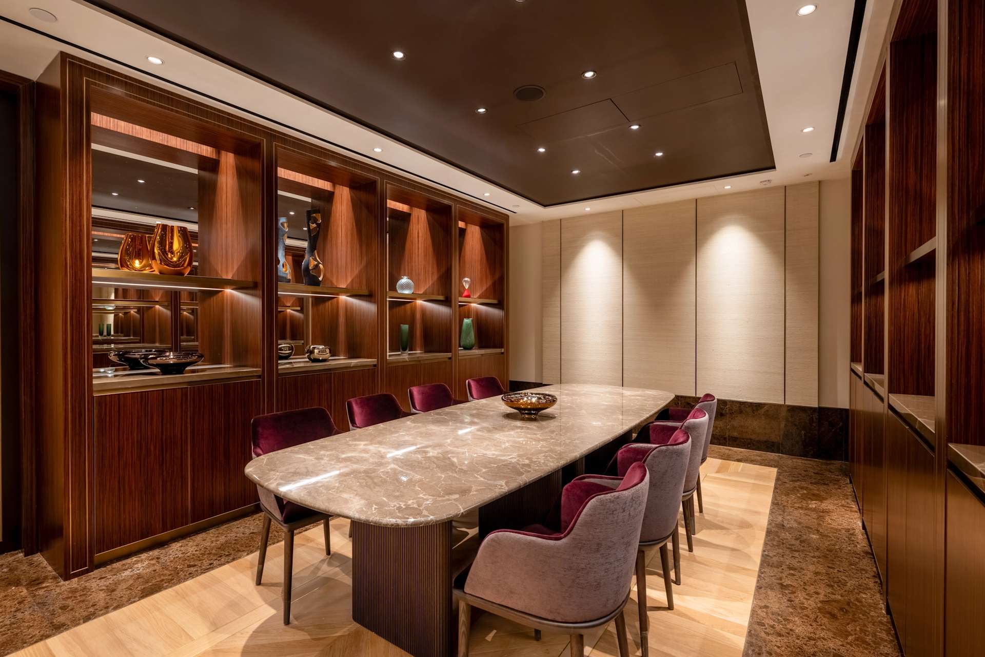 PP_POS_Hong_Kong_SAR_China_Hong_Kong_Queens_Road_Central_Emperor_Watch_&_Jewellery_interior_3