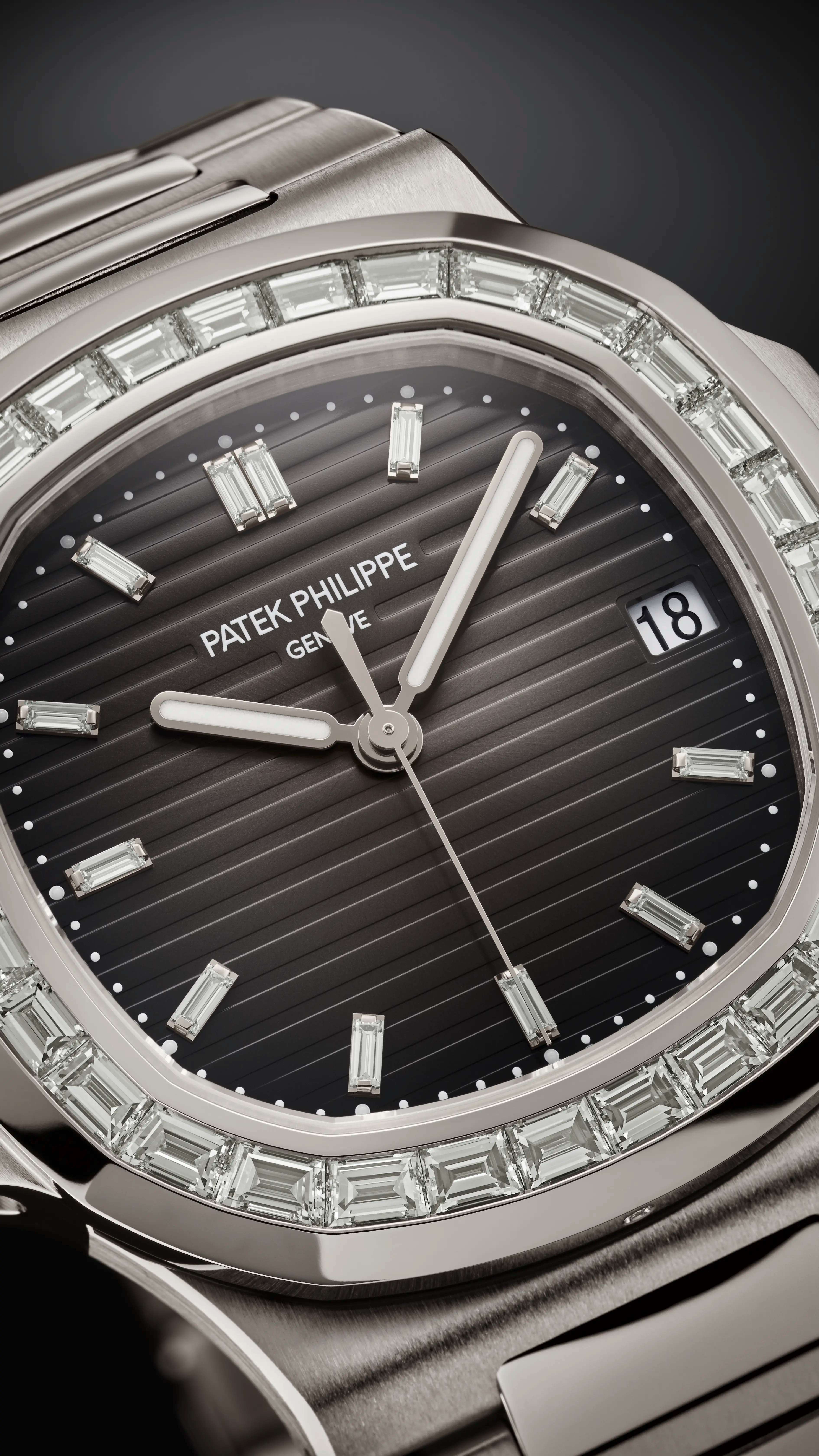 PP_5711_110P_001_DET_CASE_DIAL_01