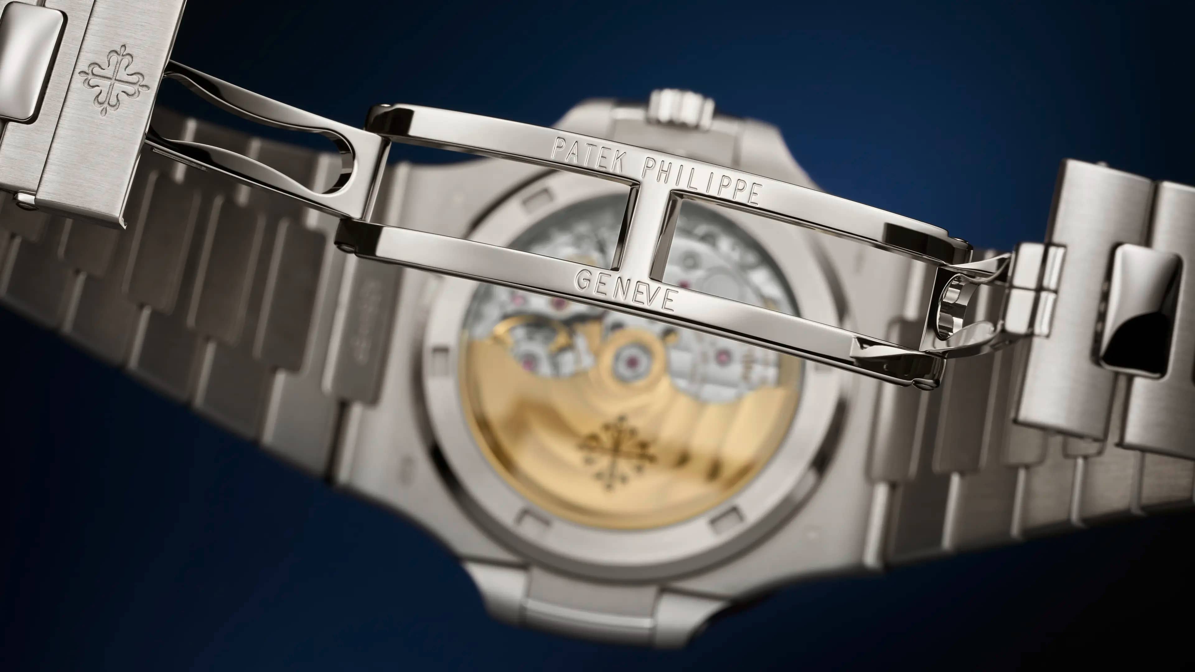 PP_5711_111P_001_DET_BRACELET_MOVEMENT_02