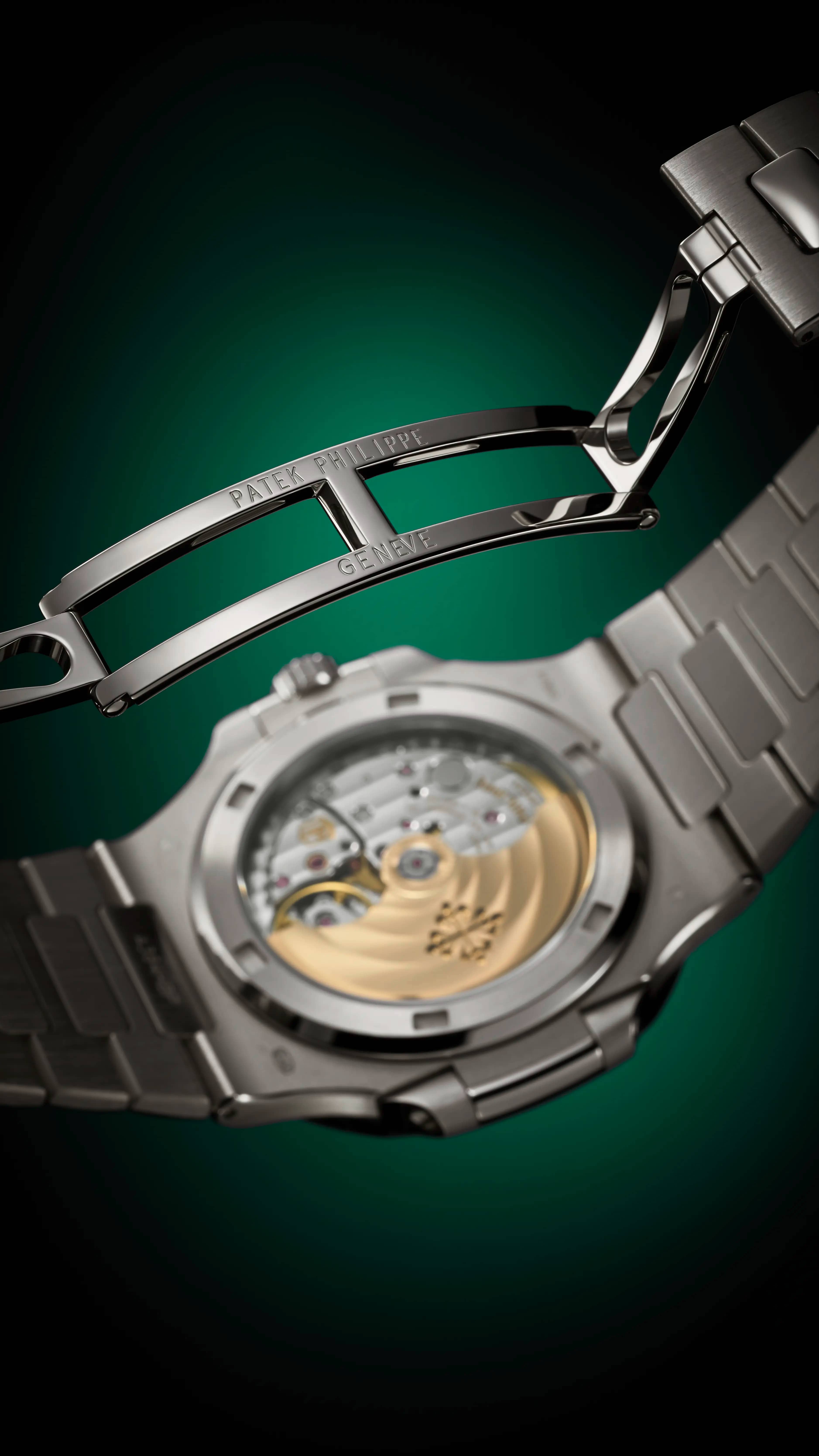 PP_5711_113P_001_DET_BRACELET_MOVEMENT_01