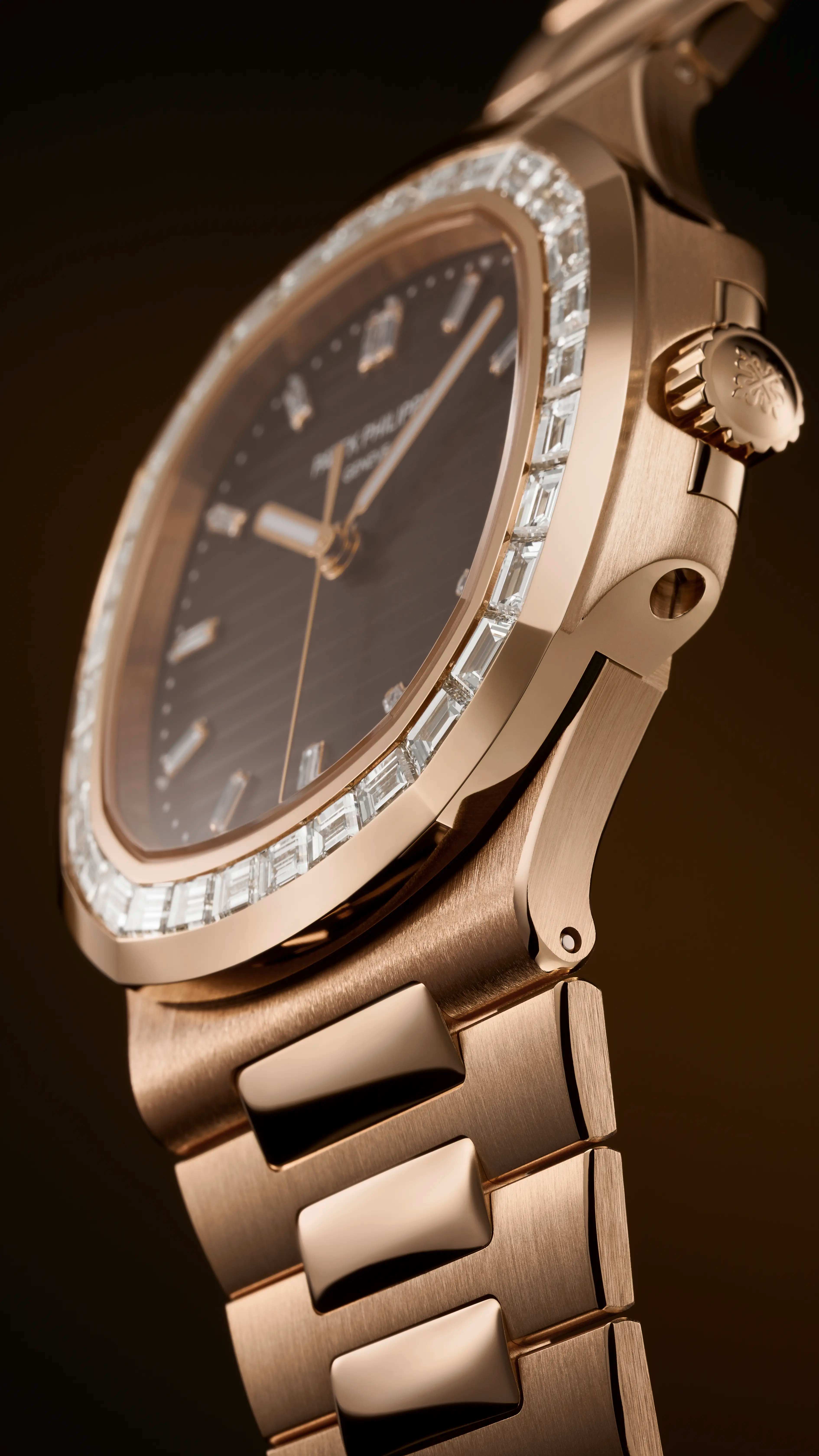 PP_5723_1R_010_DET_CASE_CROWN_01