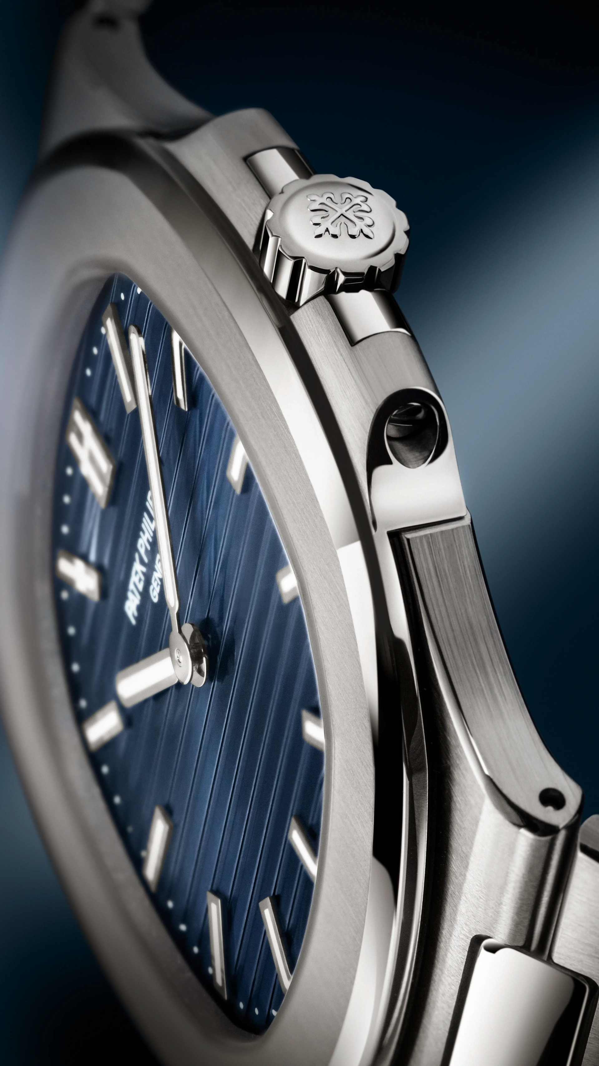 PP_5810_1G_001_DET_CASE_CROWN_01