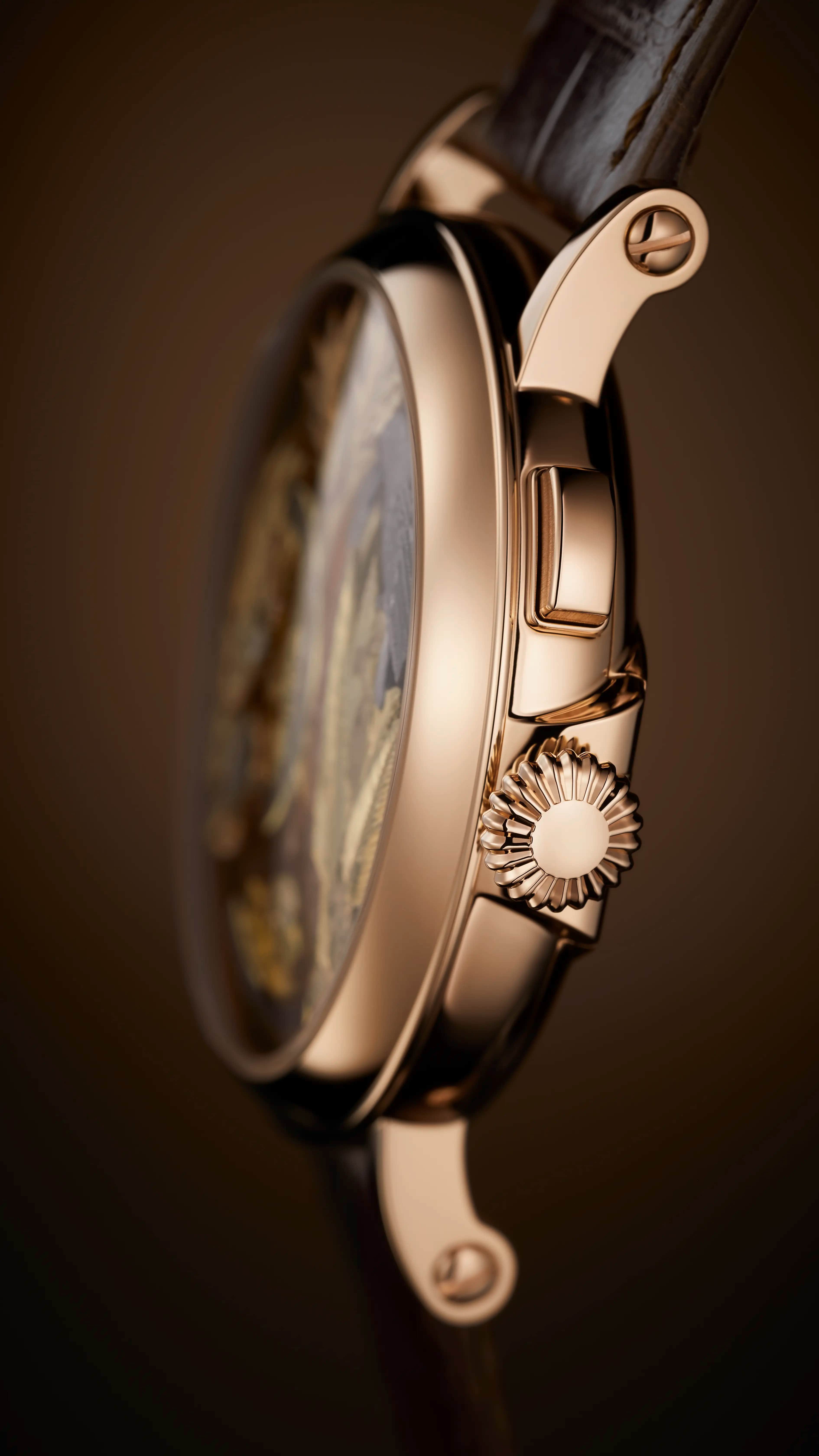 PP_5249R_001_DET_CASE_CROWN_01