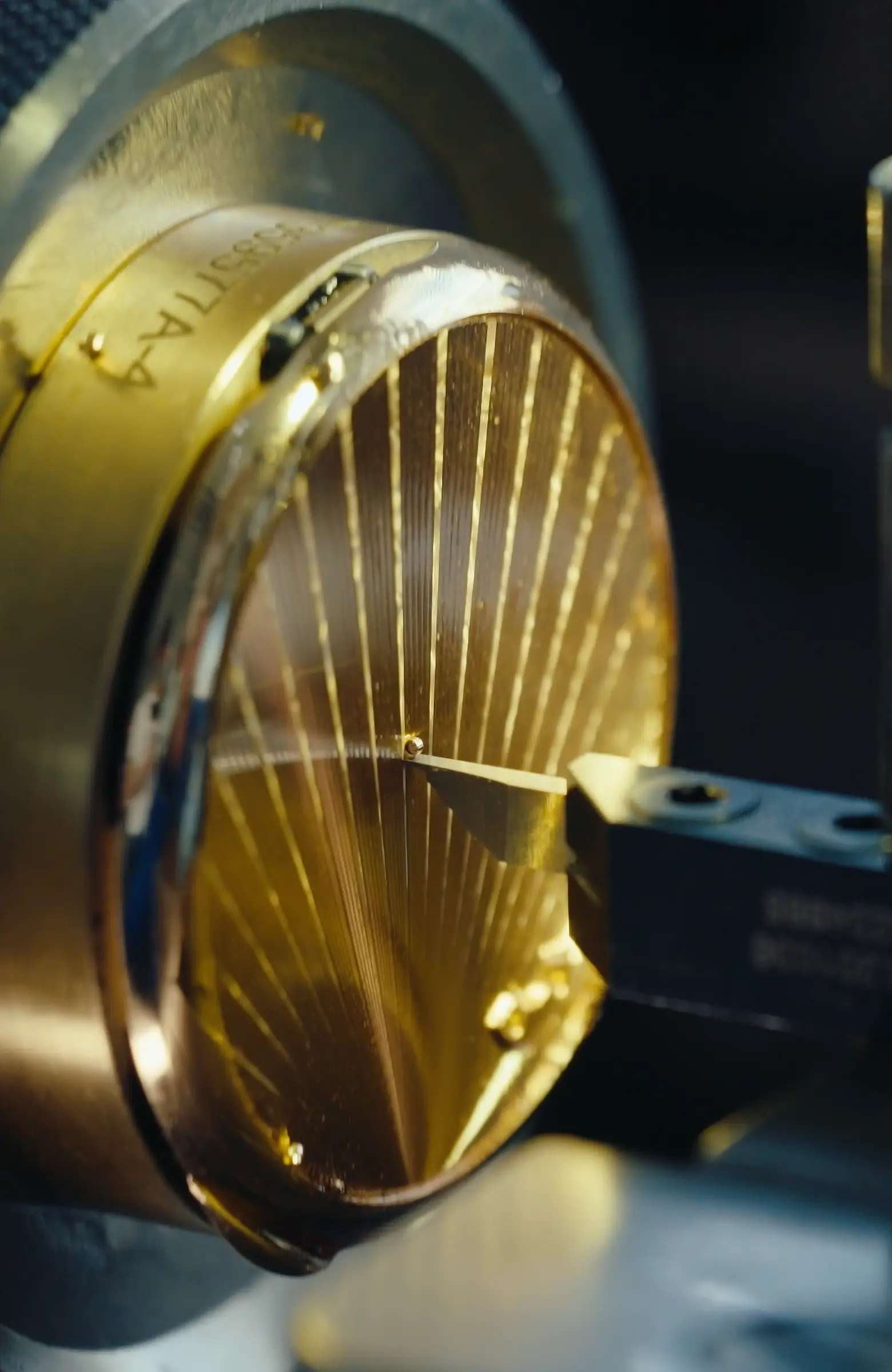 PP_savoir-faire_13-20_992_198J_001_Flamenco_guilloching_cover