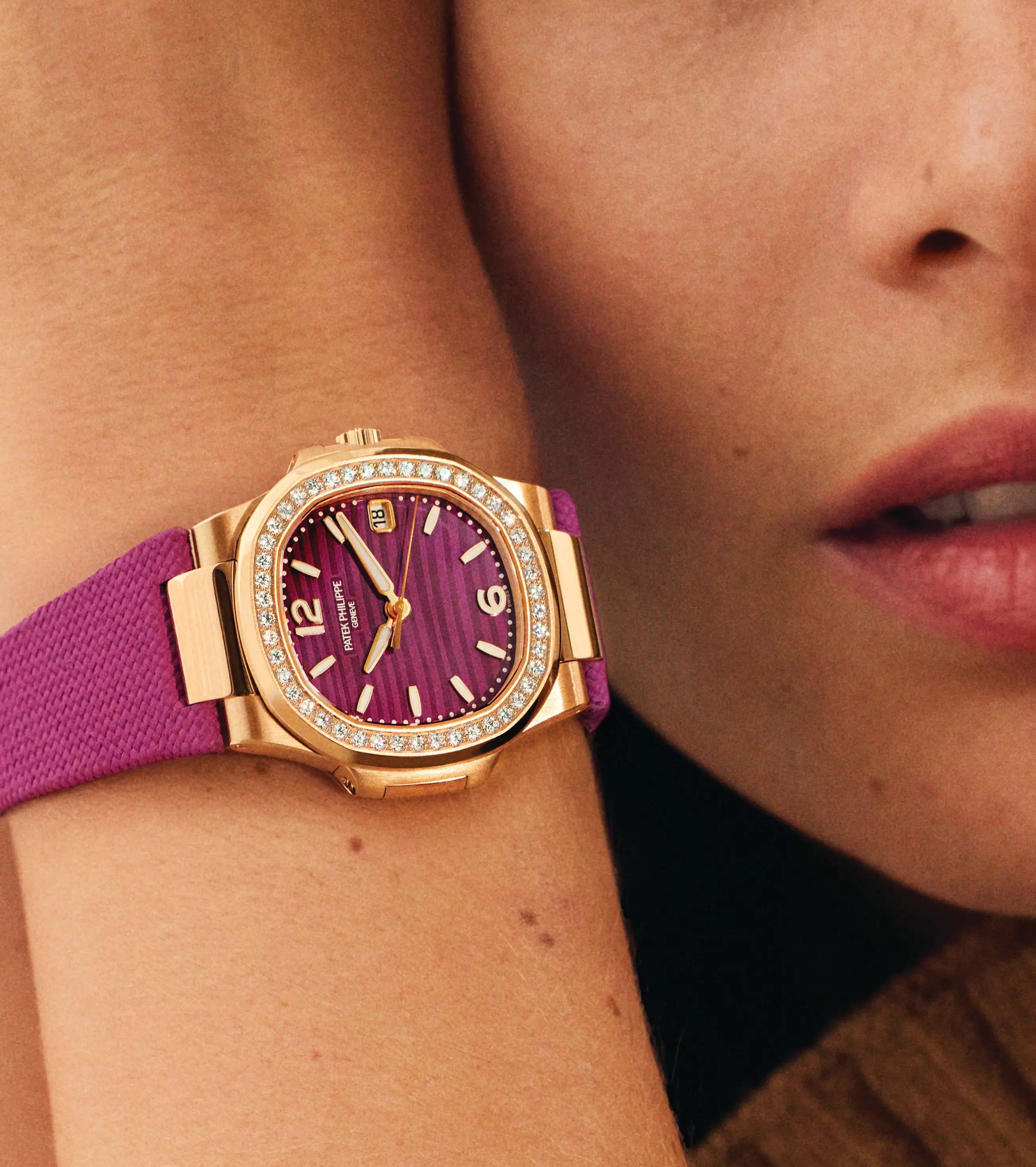 PP_7010_1R_013_Lifestyle_elle_porte_VER