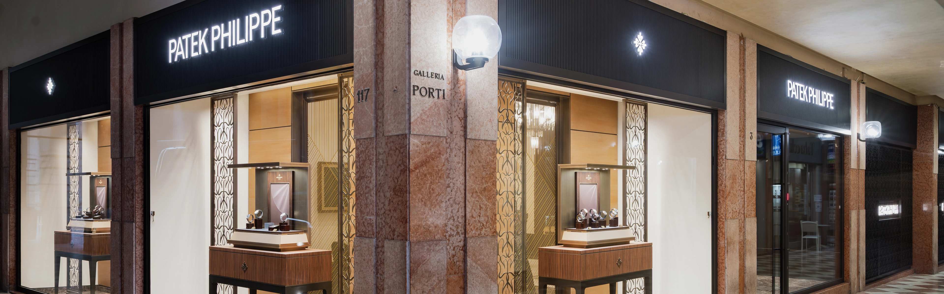 PP_POS_Italy_Bologna_Patek_Philippe_Boutique_Bologn_Piazza_Maggiore_exterior