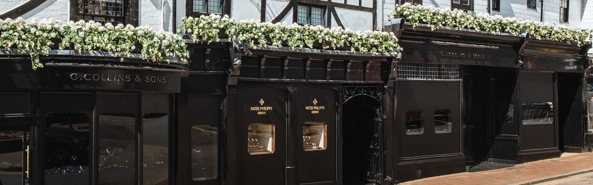 PP_POS_United_Kingdom_Royal_Tunbridge_Wells_G_Collins_&_Sons_exterior