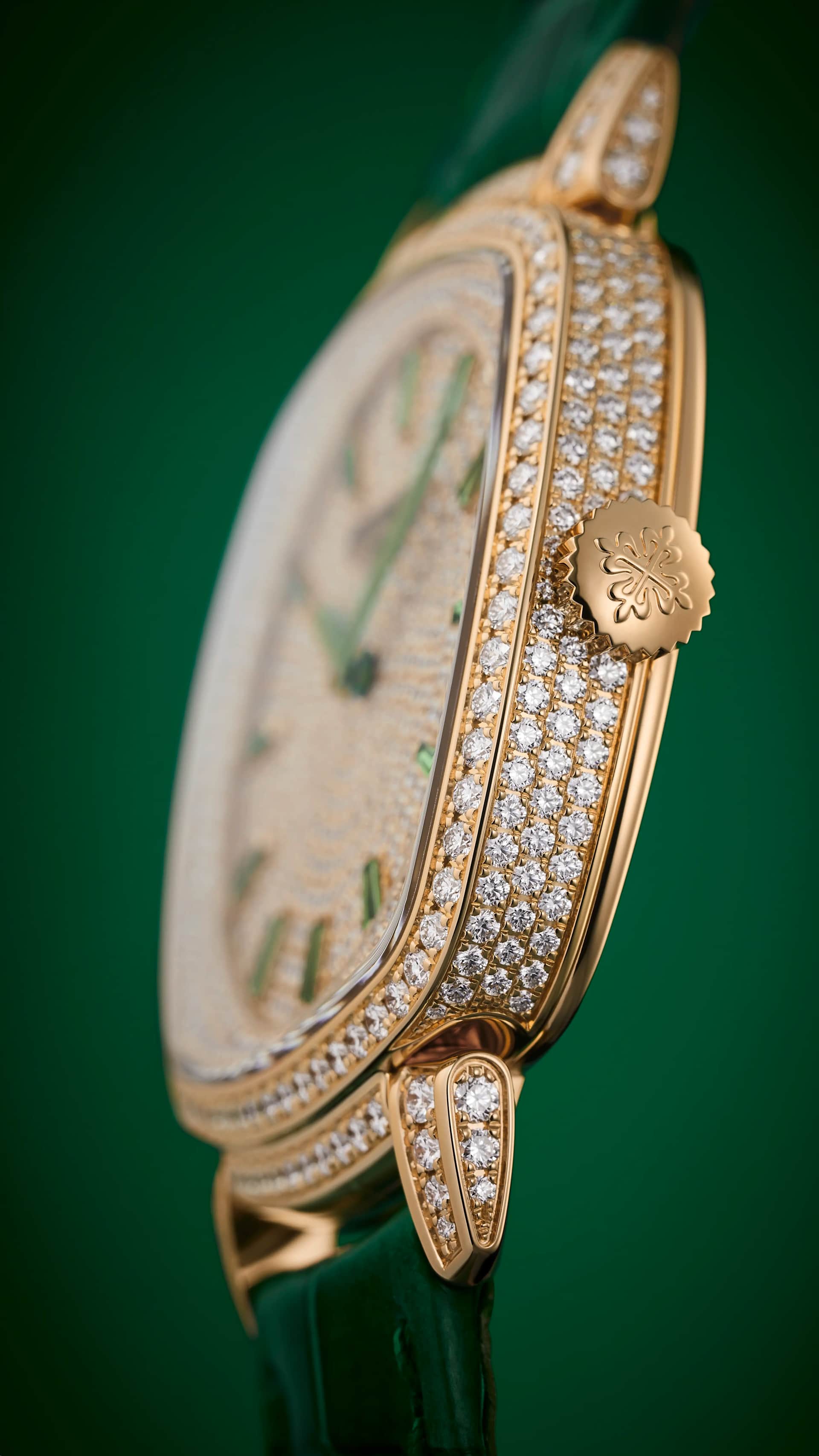 PP_7043_250R_001_DET_CASE_CROWN_01