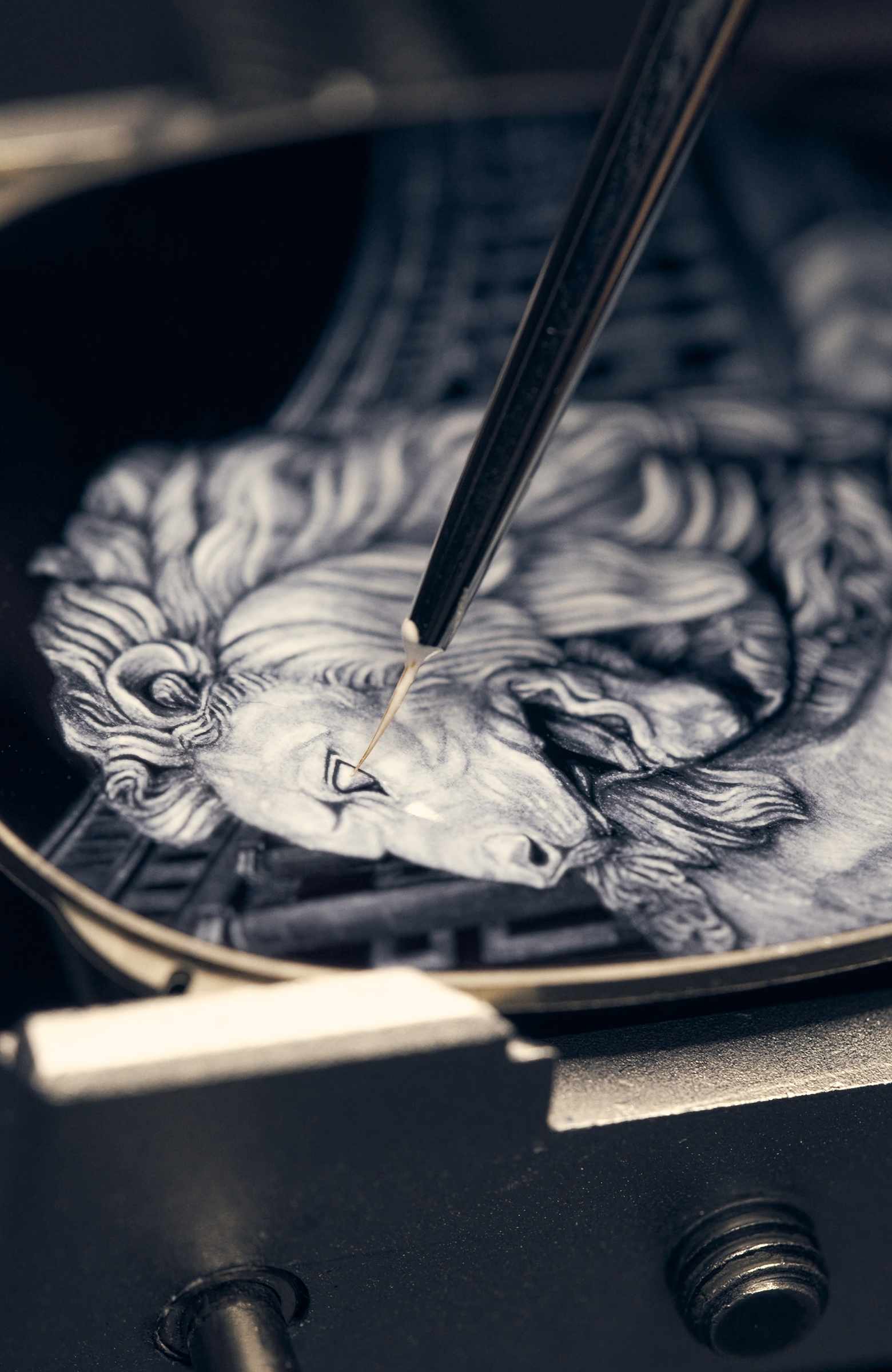 PP_savoir-faire_screen_13-20_crouching-lion_grisaille-enamel_cover
